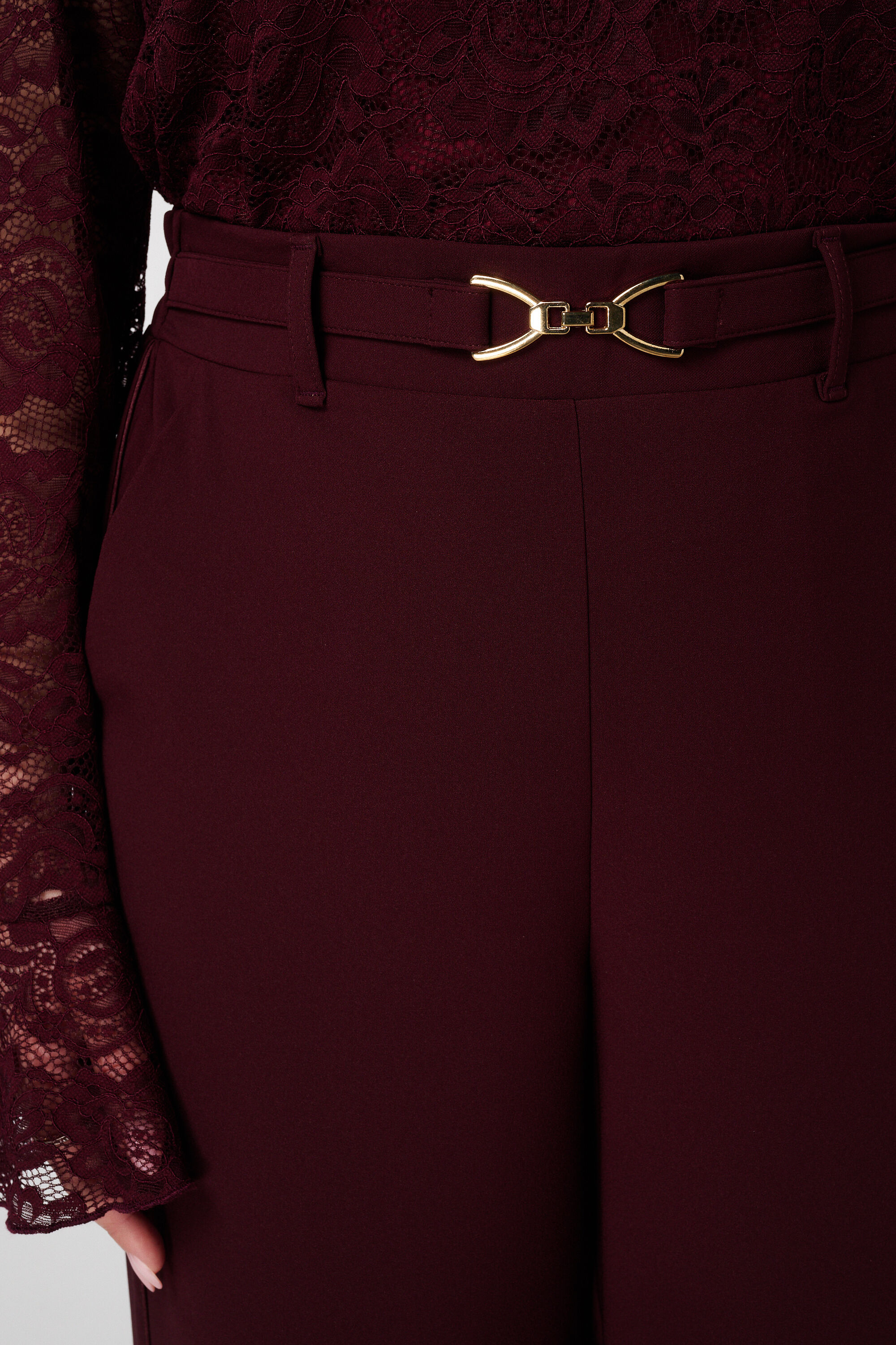 Hose mit goldener Schnalle image number 4