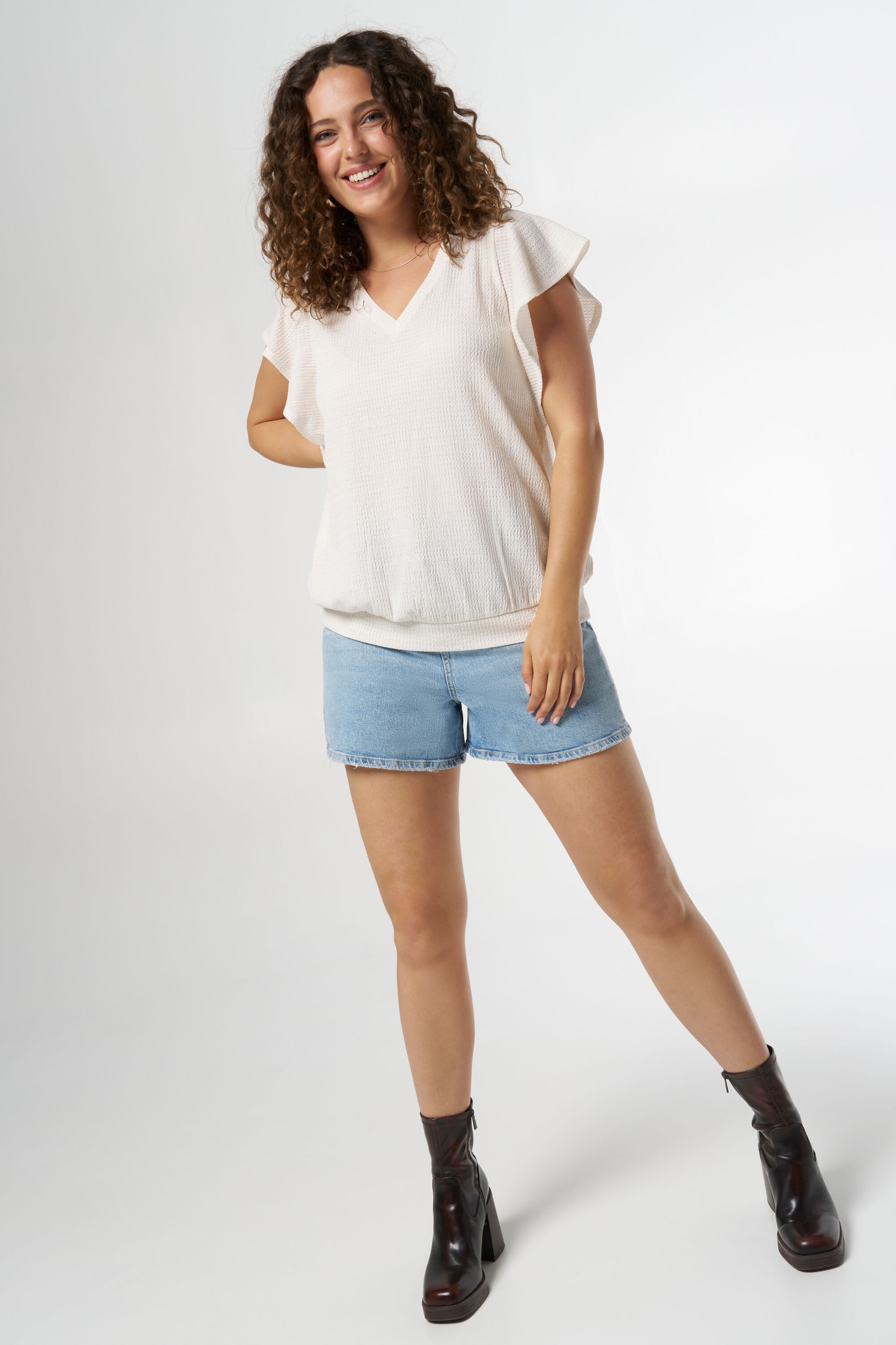 Strukturiertes Oberteil mit V-Ausschnitt image number 5