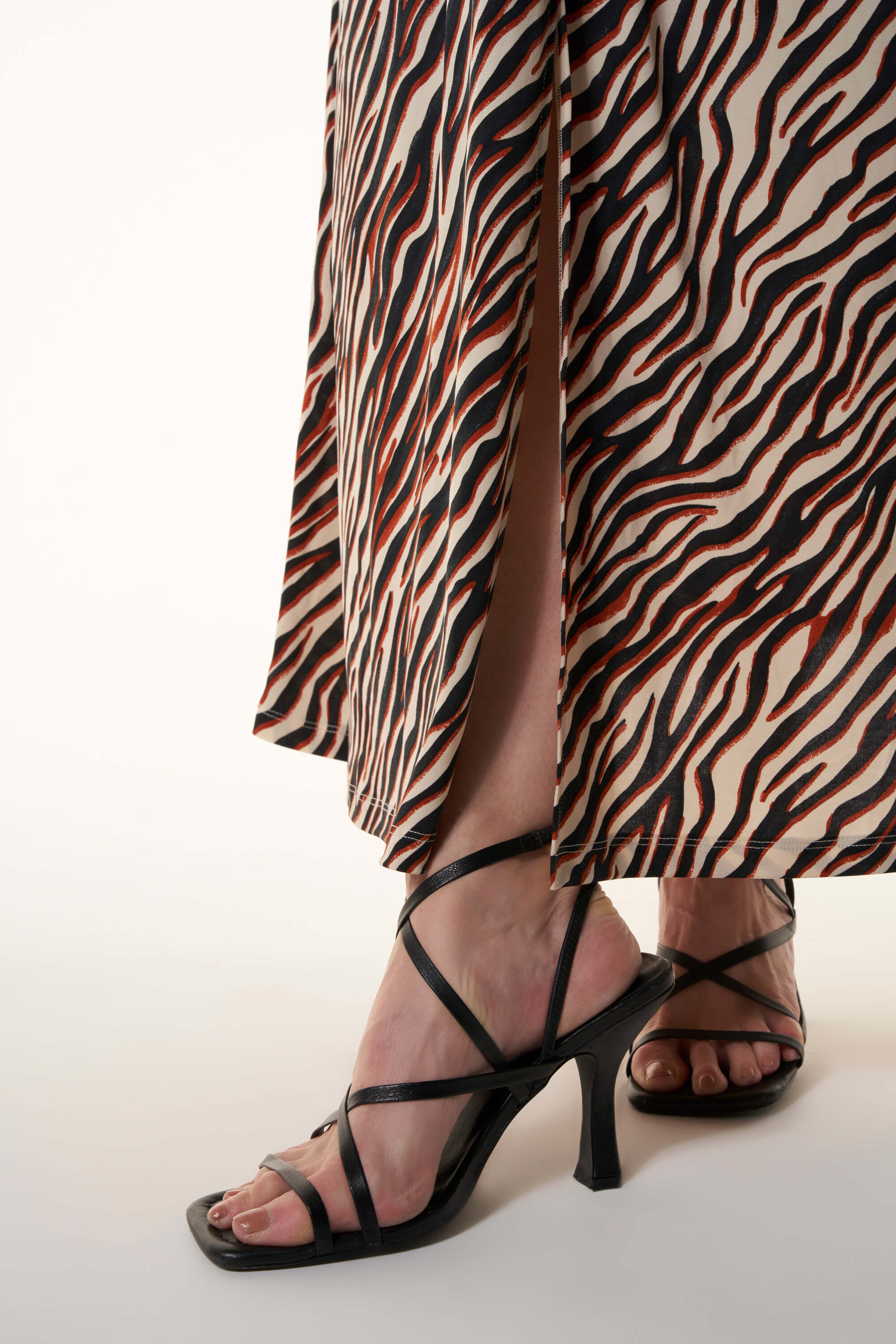 Maxikleid mit eingedrehtem Detail  image number 4