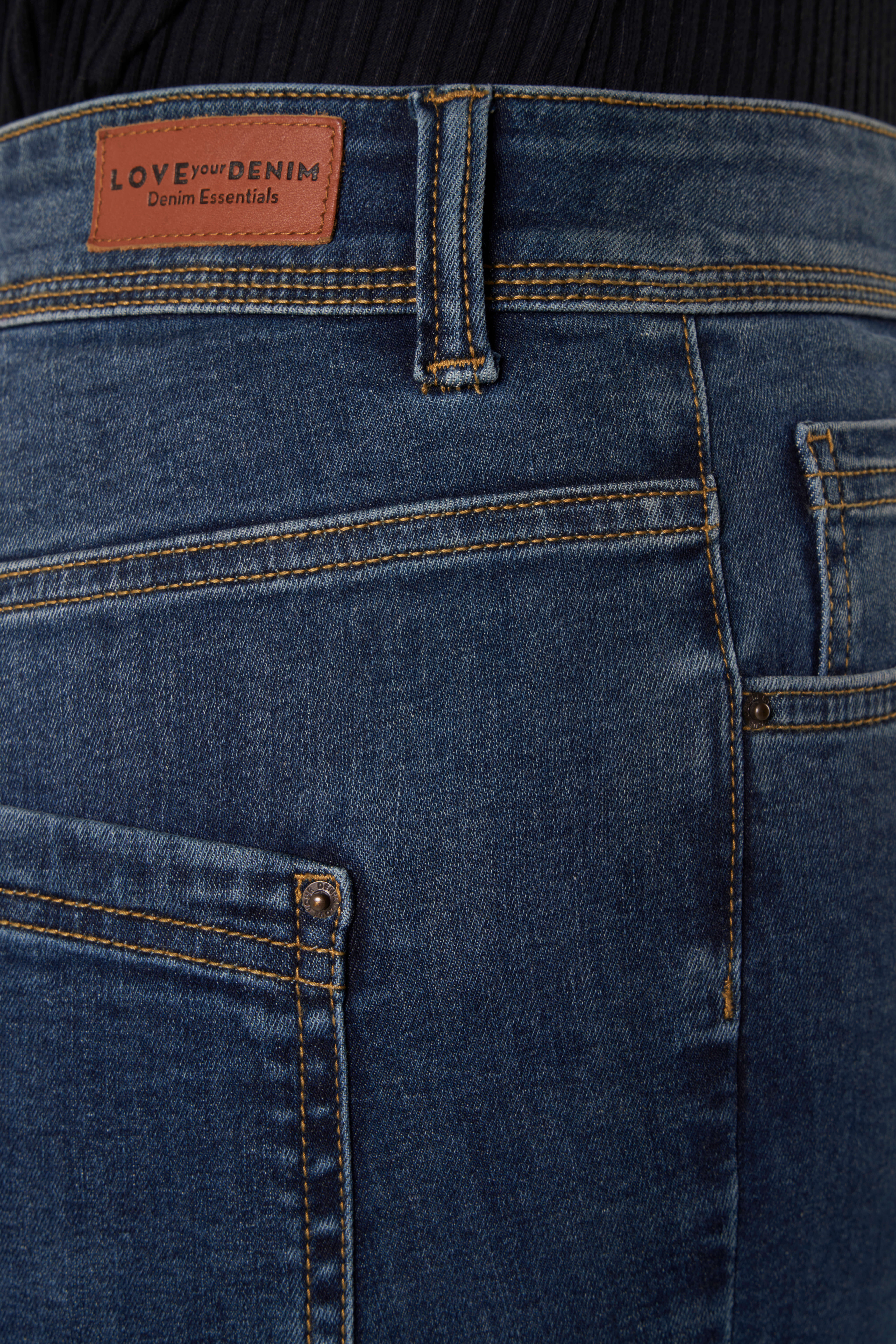 Skinny-Leg-Jeans mit hoher Taille CHERRY image number 4