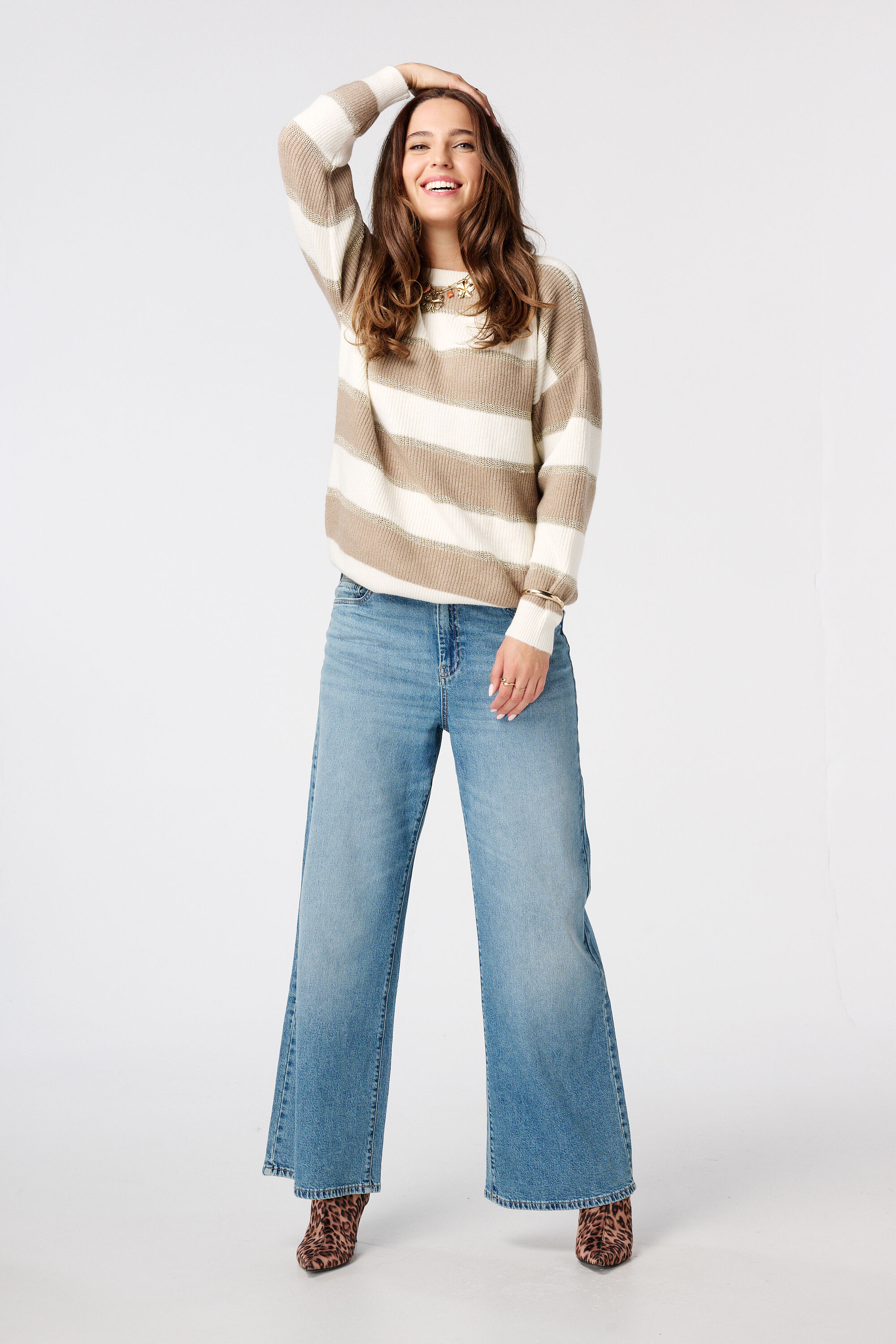 Gestreifter Pullover mit Lurex image number 5