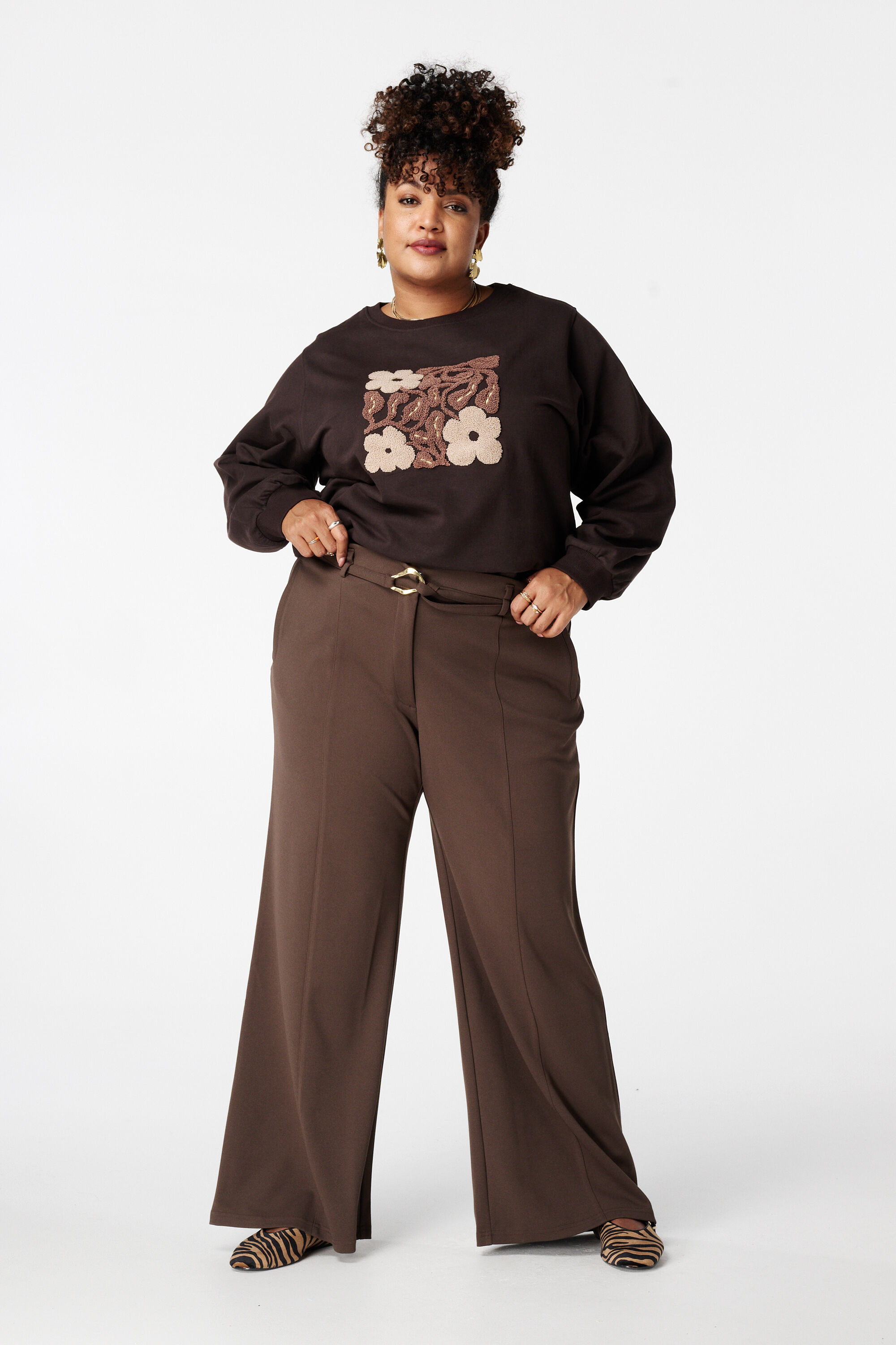 Gerade Hose mit G&uuml;rtel