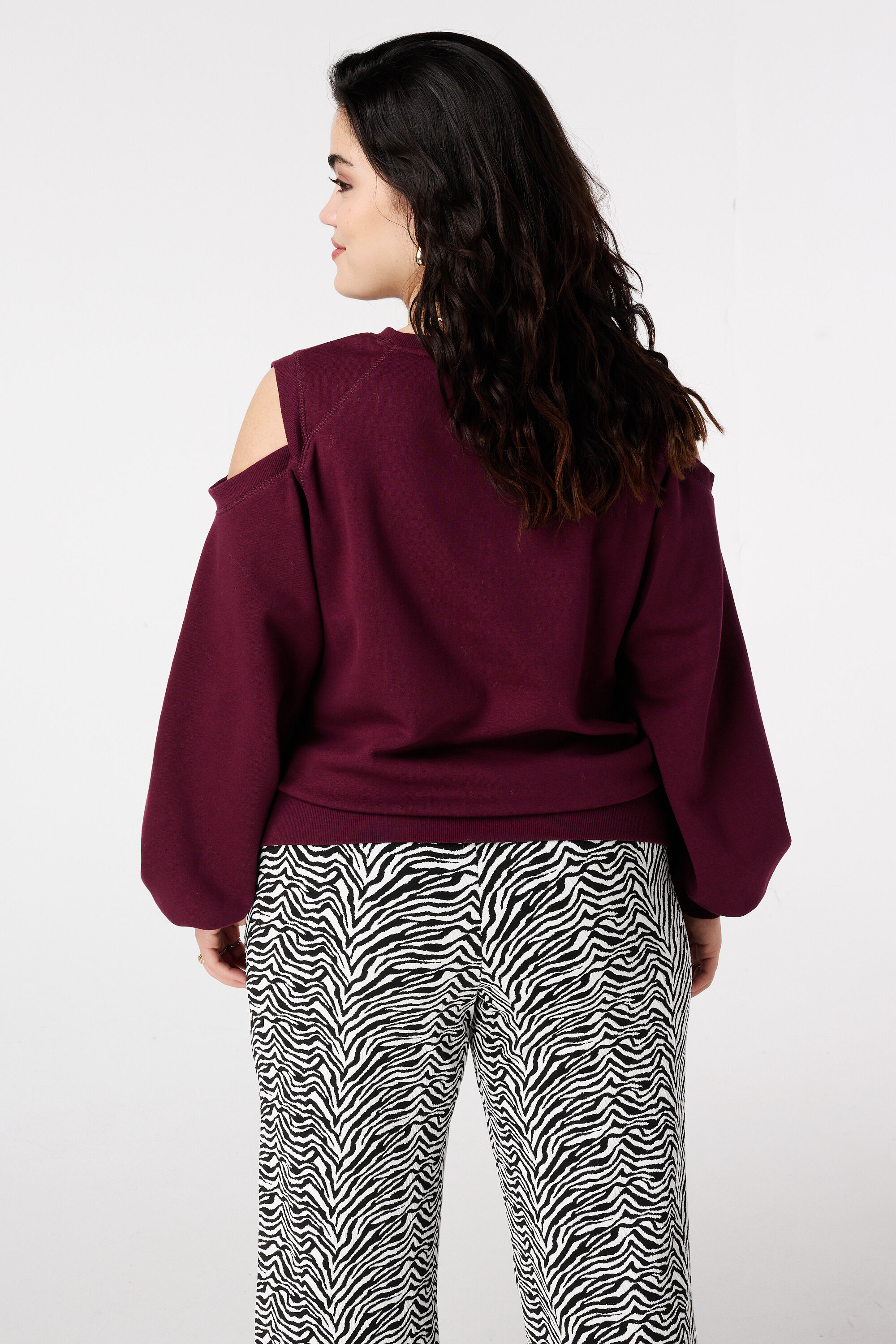 Pullover mit ausgeschnittener Schulter image number 3