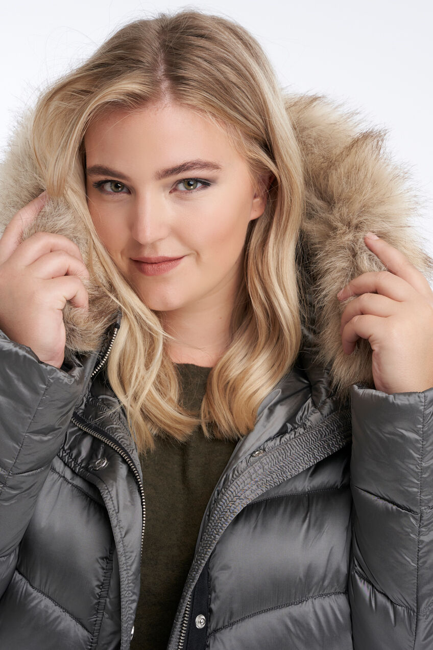 Gef&uuml;tterte Jacke mit Kapuze image number 5