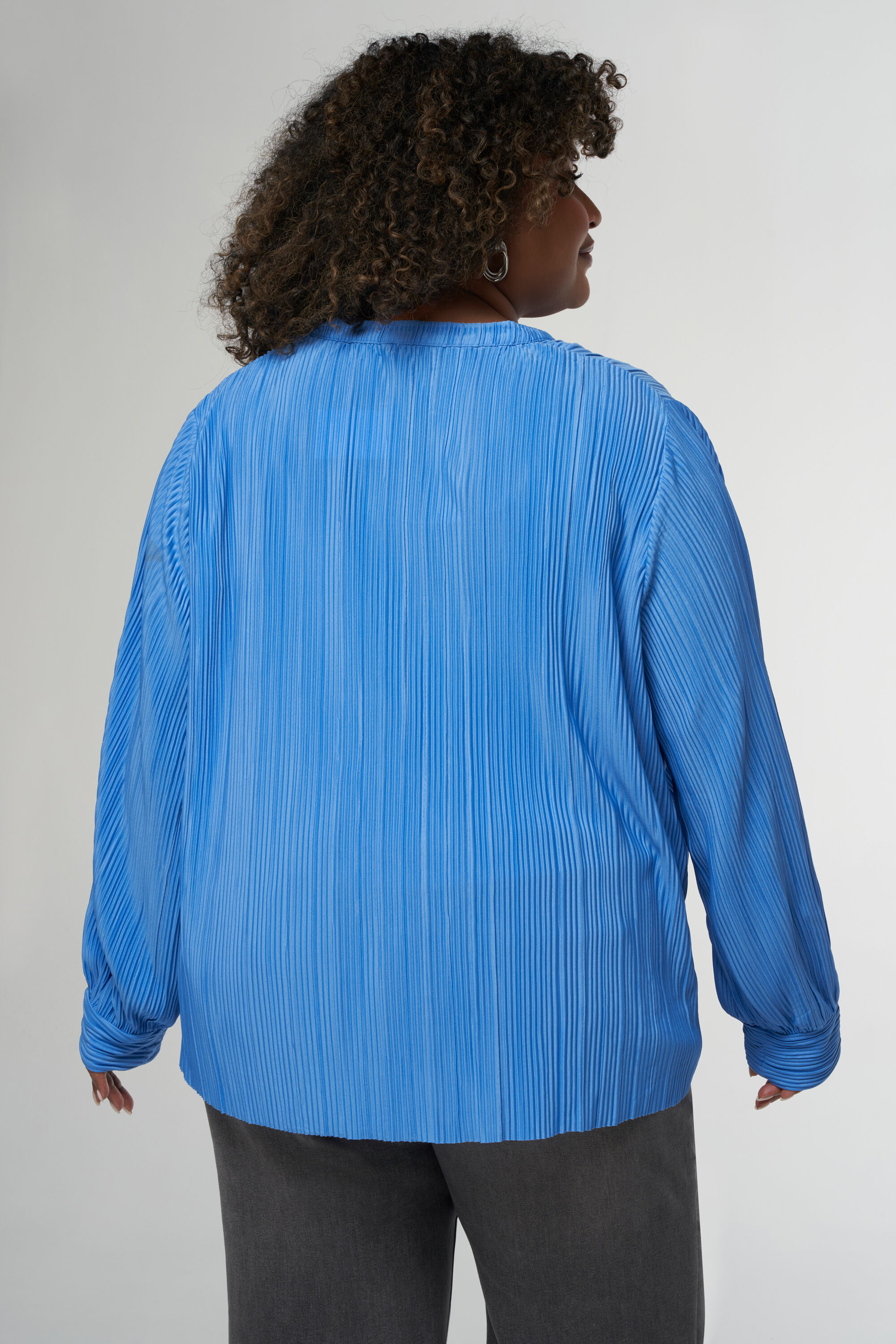 Straight-fit-Top mit V-Ausschnitt  image number 3