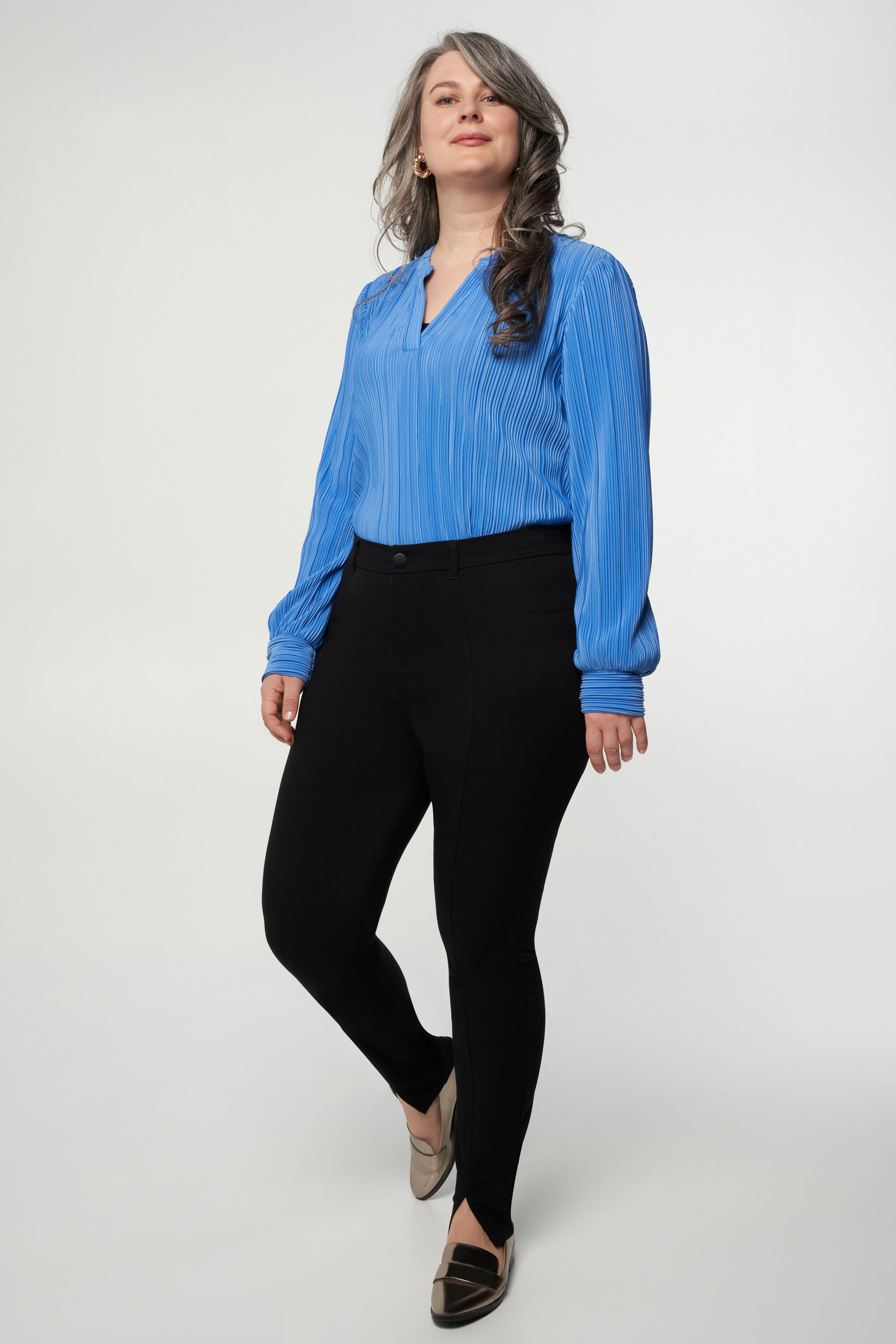 Hose mit Schlitzen auf der Vorderseite.  image number 6