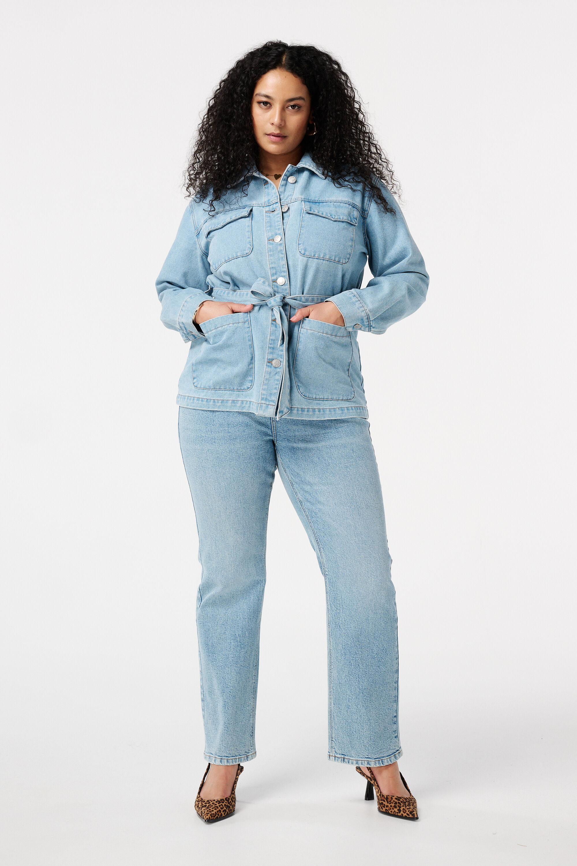 Jeansjacke mit G&uuml;rtel  image number 5