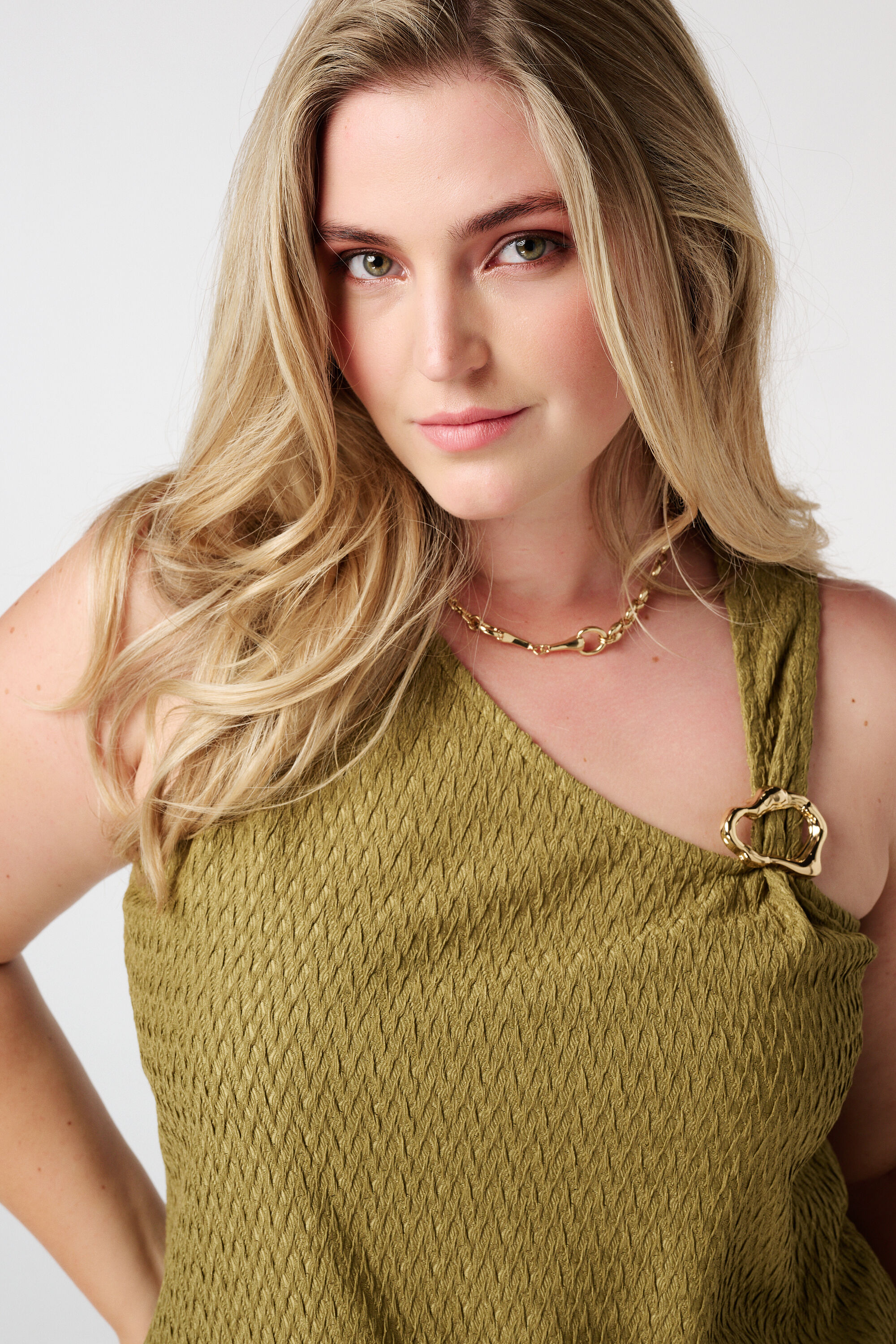 Asymmetrisches Top mit dekorativem Detail image number 4