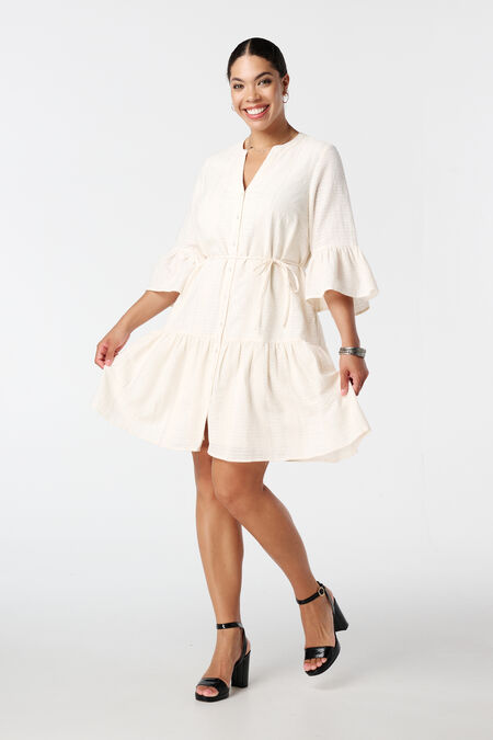 Kleid mit Paillettenverzierungen Kleid mit Paillettenverzierungen