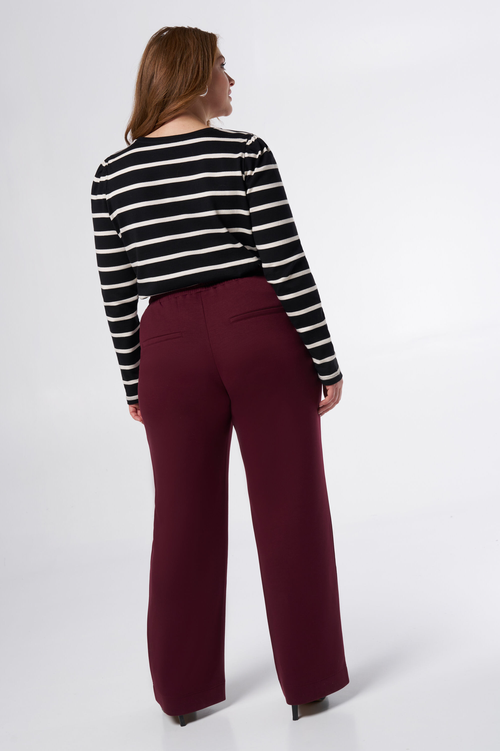 Jeans mit Ziernaht  image number 3