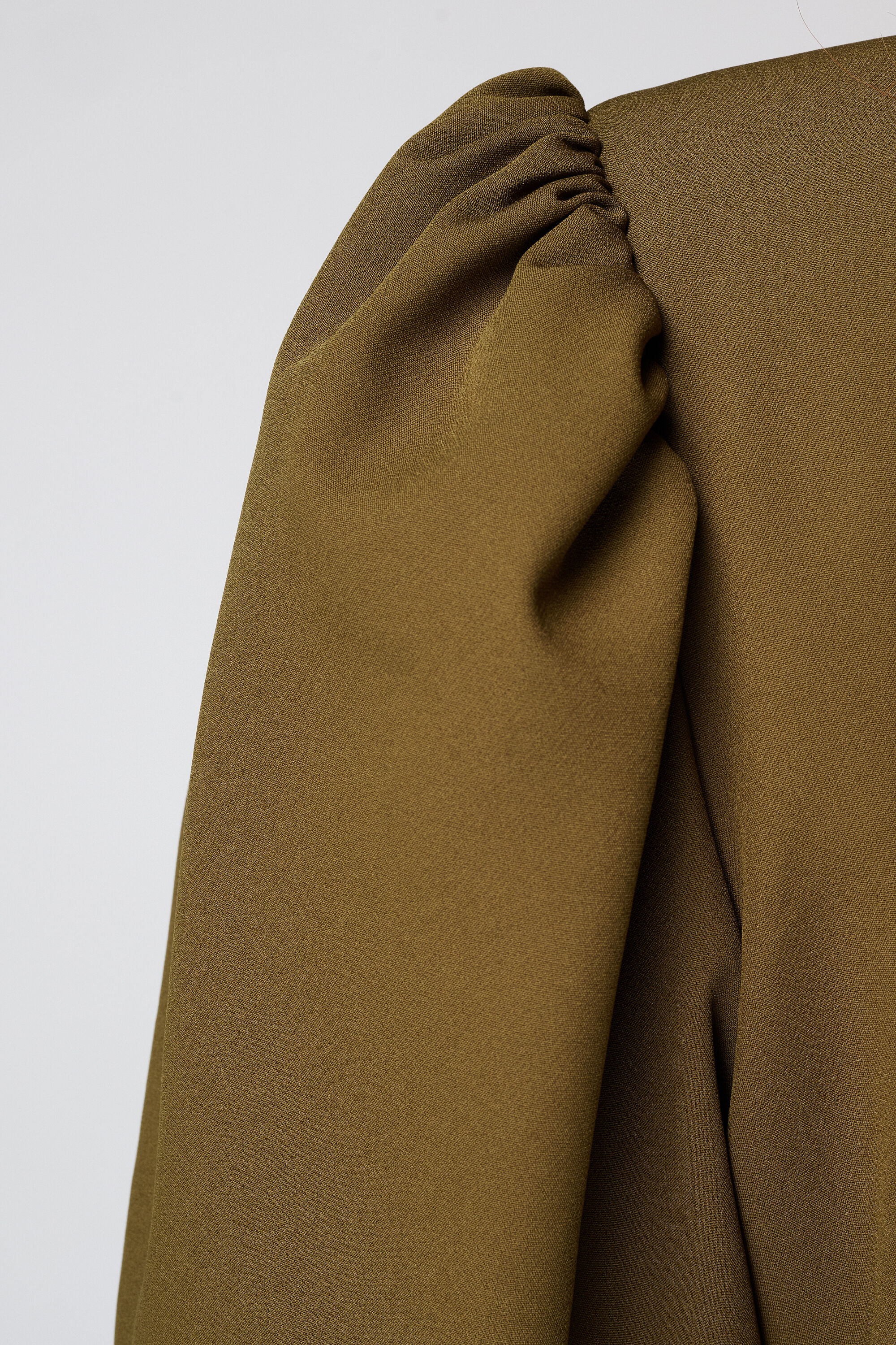 Kurzer Blazer mit Puff&auml;rmeln image number 4