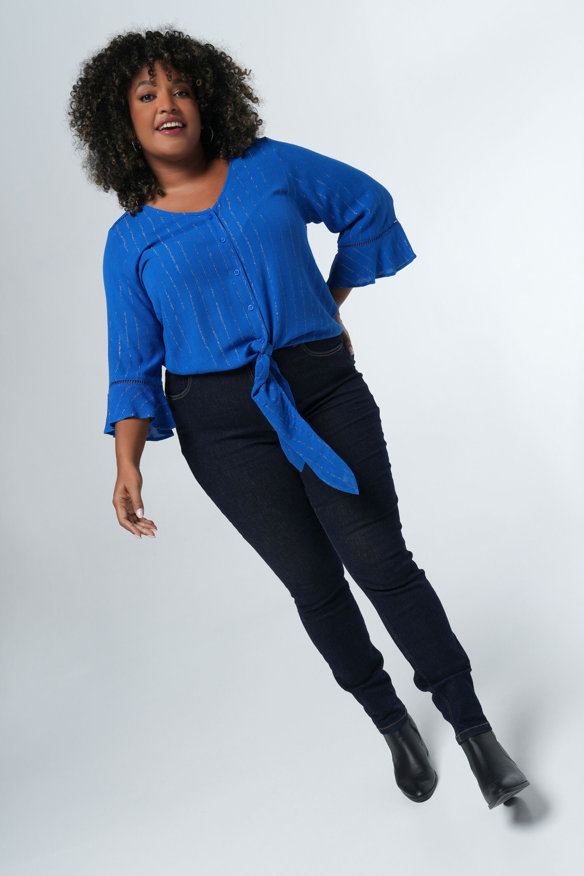 Bluse mit metallischen Verzierungen image number 5