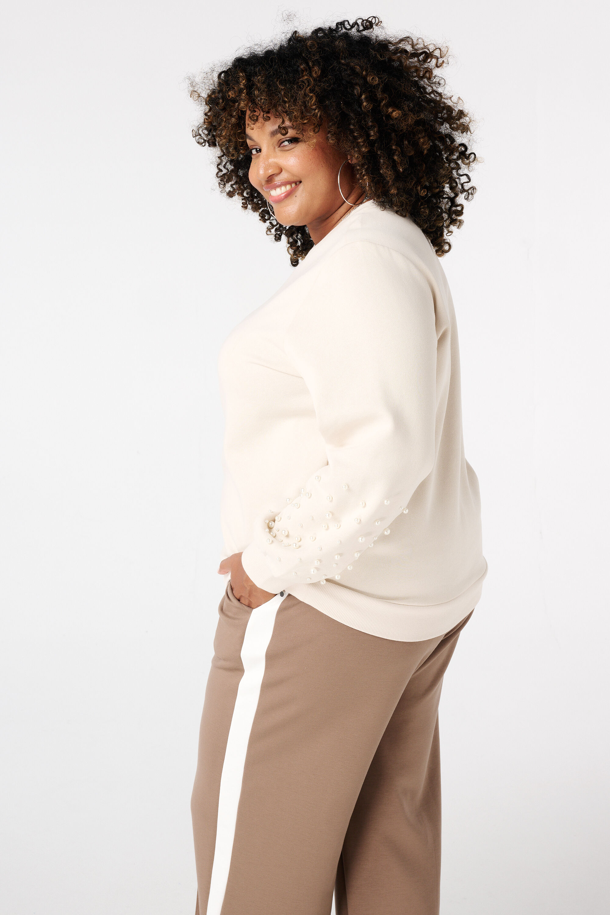 Pullover mit Perlendetail image number 3