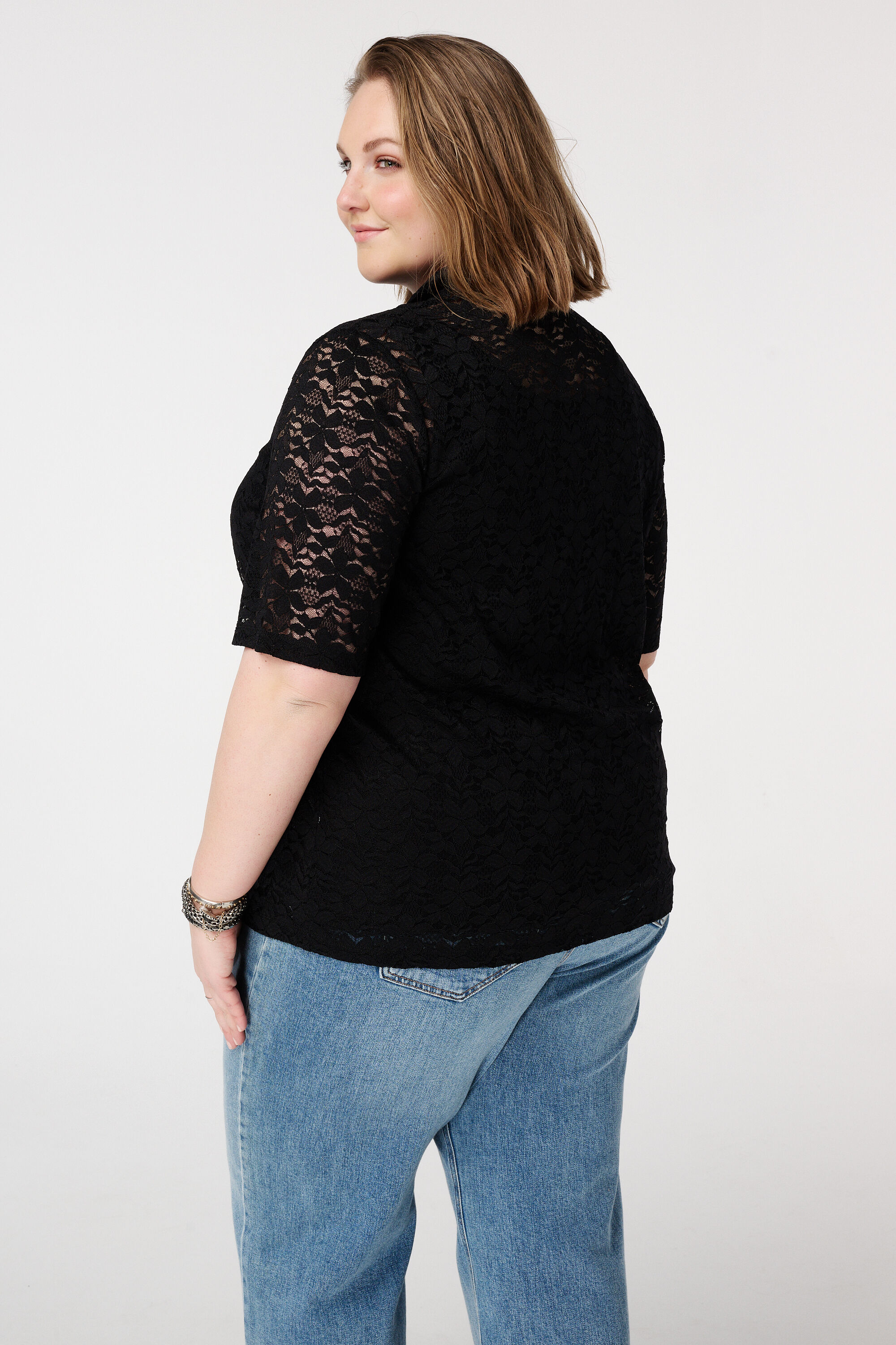 Spitzenoberteil mit kurzen &Auml;rmeln image number 3