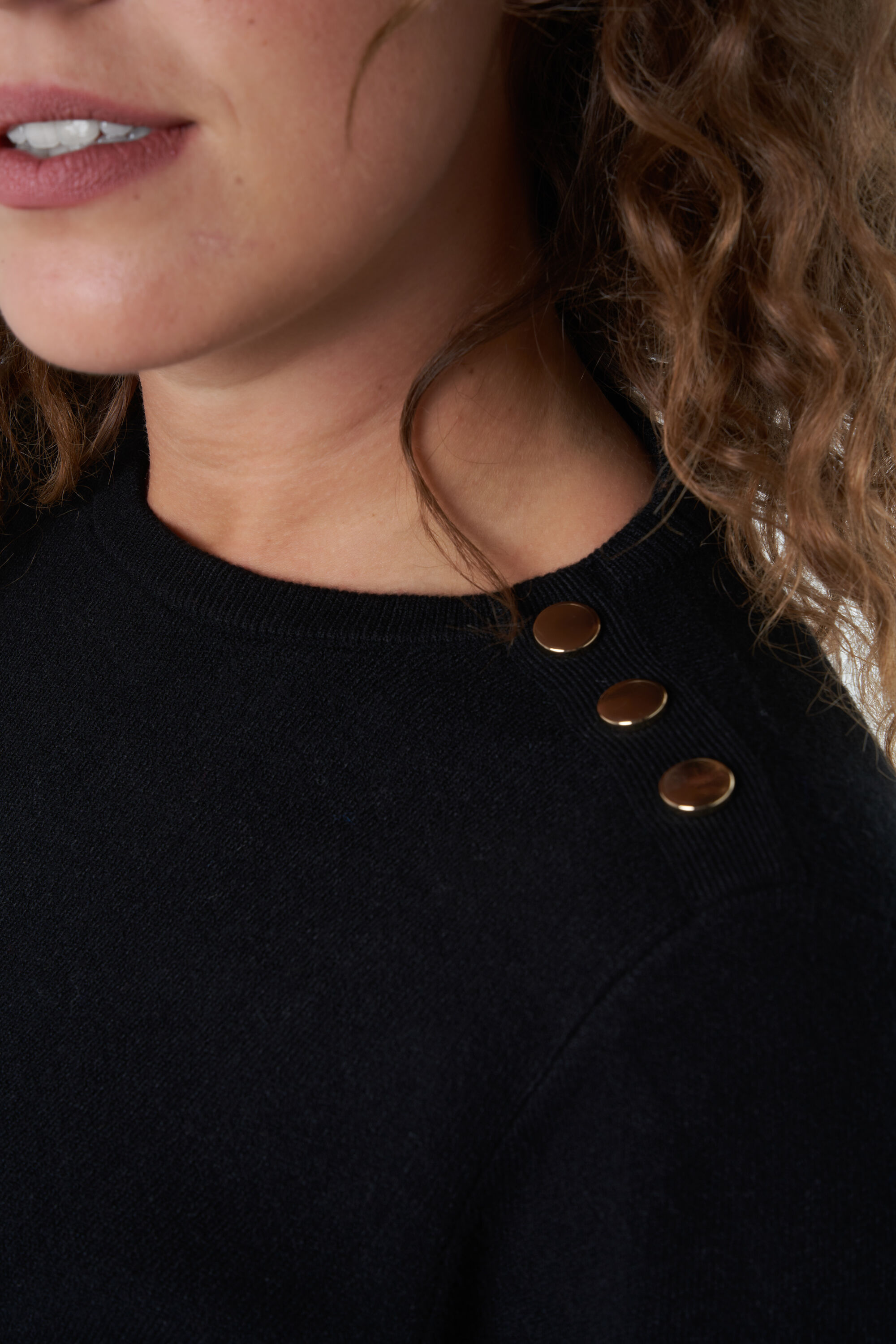 Sweatshirt mit goldenen Verzierungen image number 5