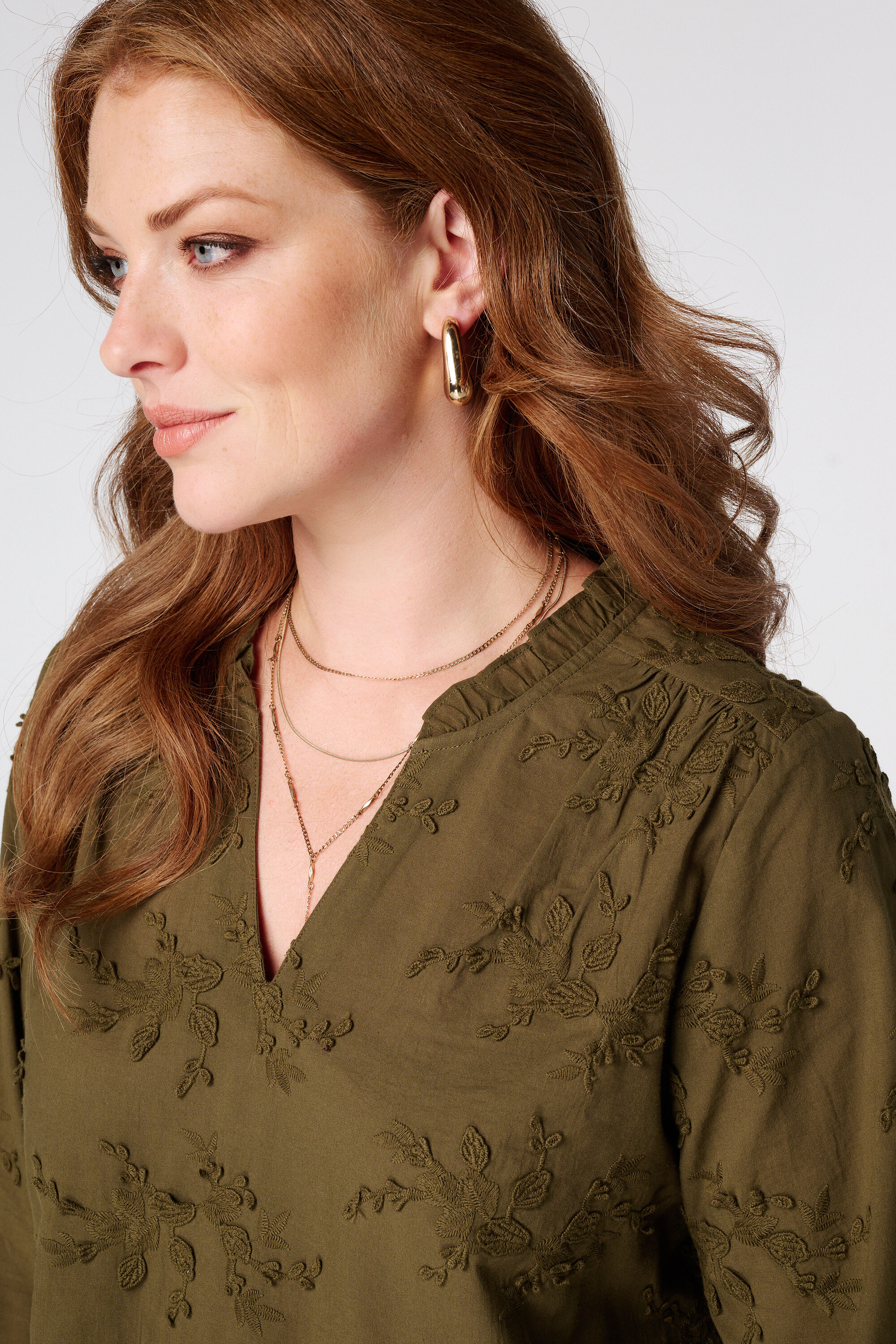 Bluse mit Stickerei image number 4