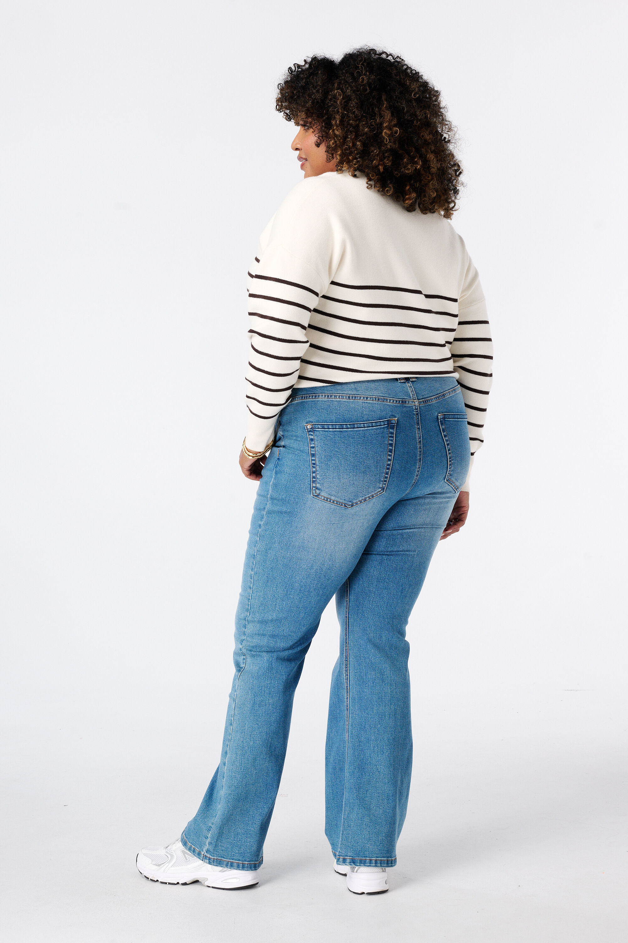 Jeans mit ausgestelltem Bein JASMIN image number 3