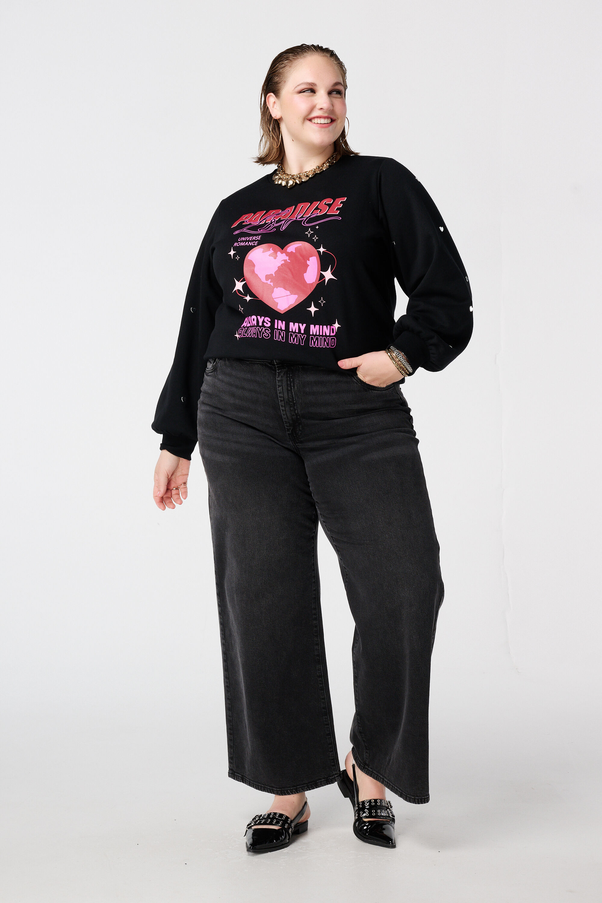 Sweatshirt mit Aufdruck und Herzen image number 5