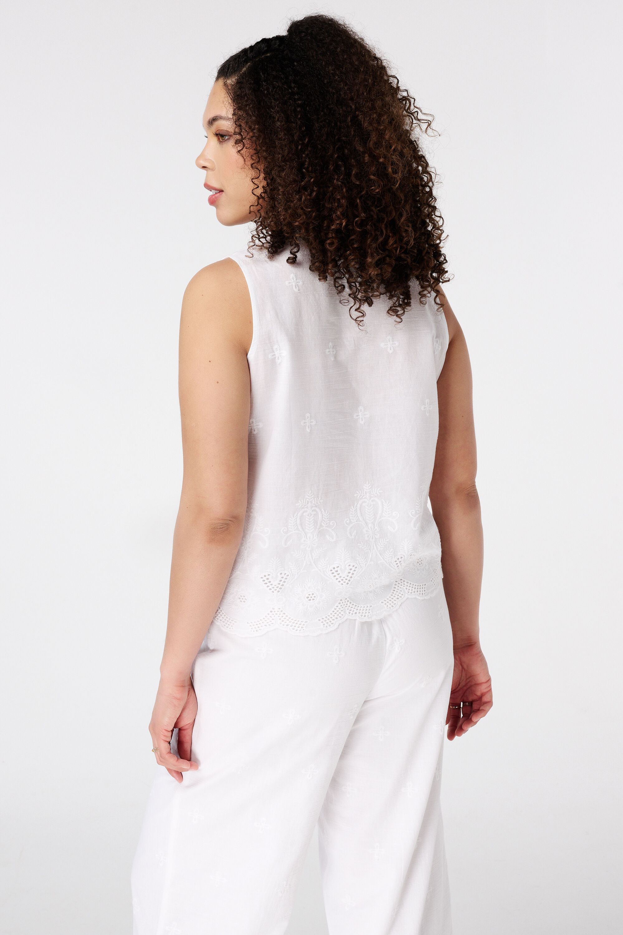 &Auml;rmellose Bluse mit Stickerei image number 3