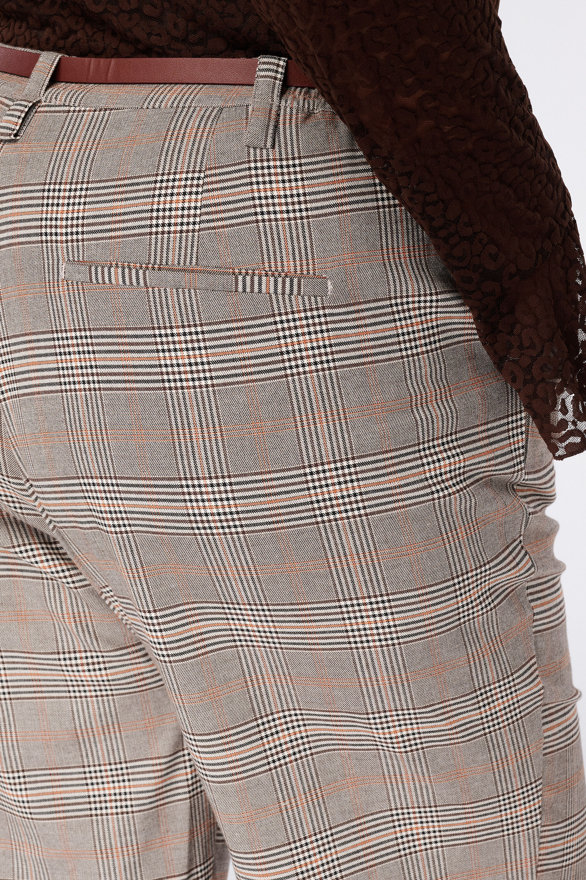 Karierte Hose mit G&uuml;rtel image number 4