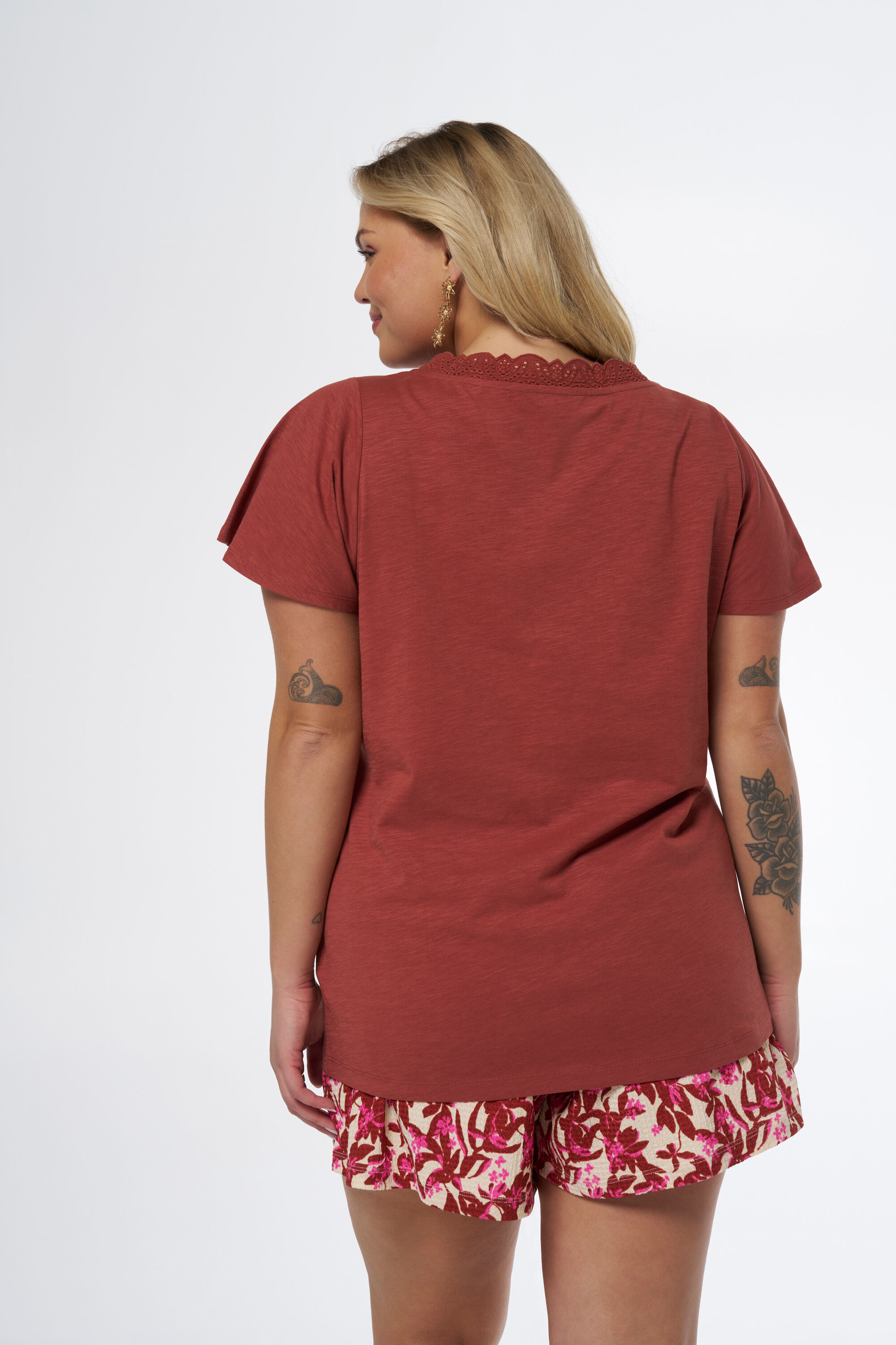 Top mit Stickereien image number 3