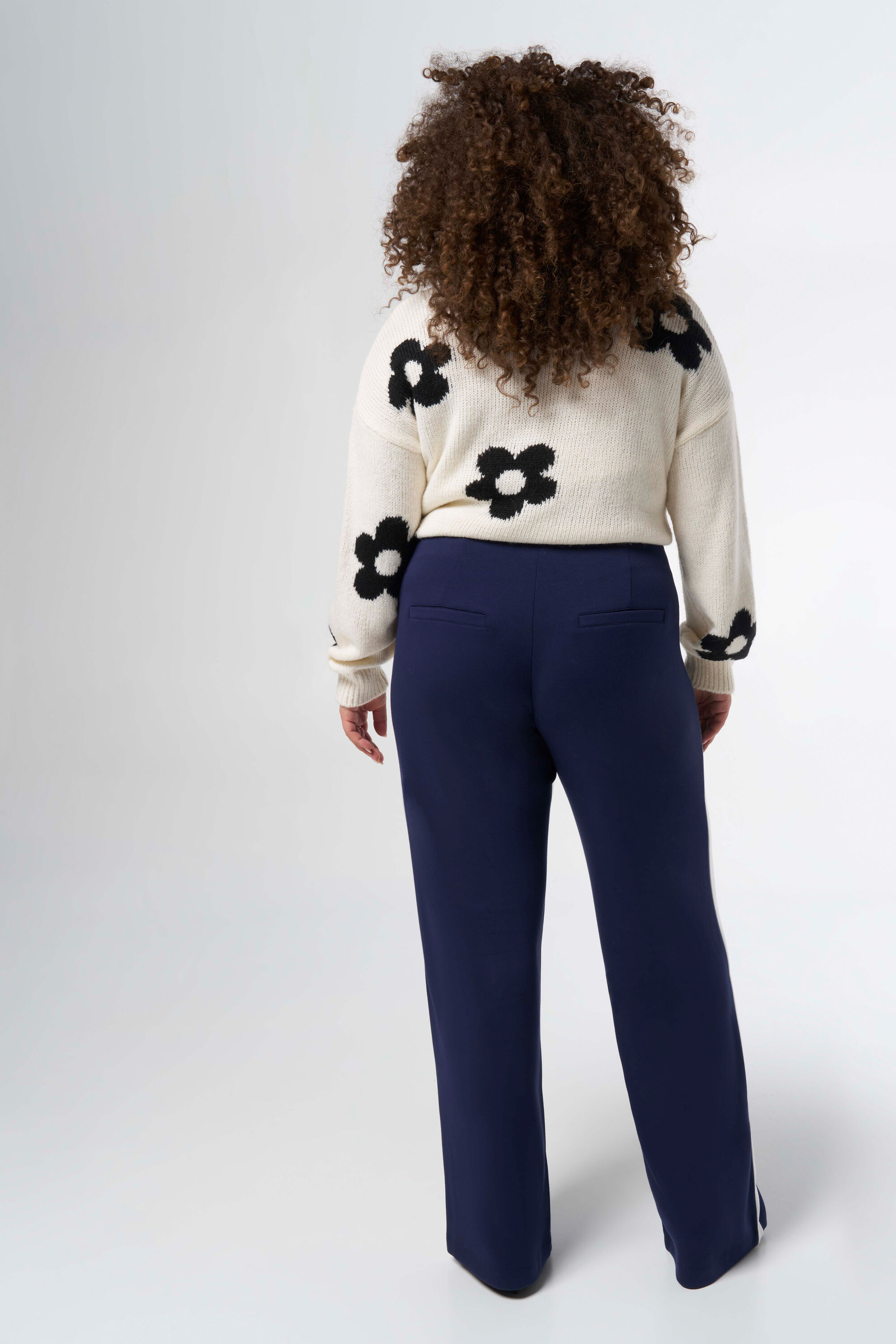 Sportliche Hosen image number 3