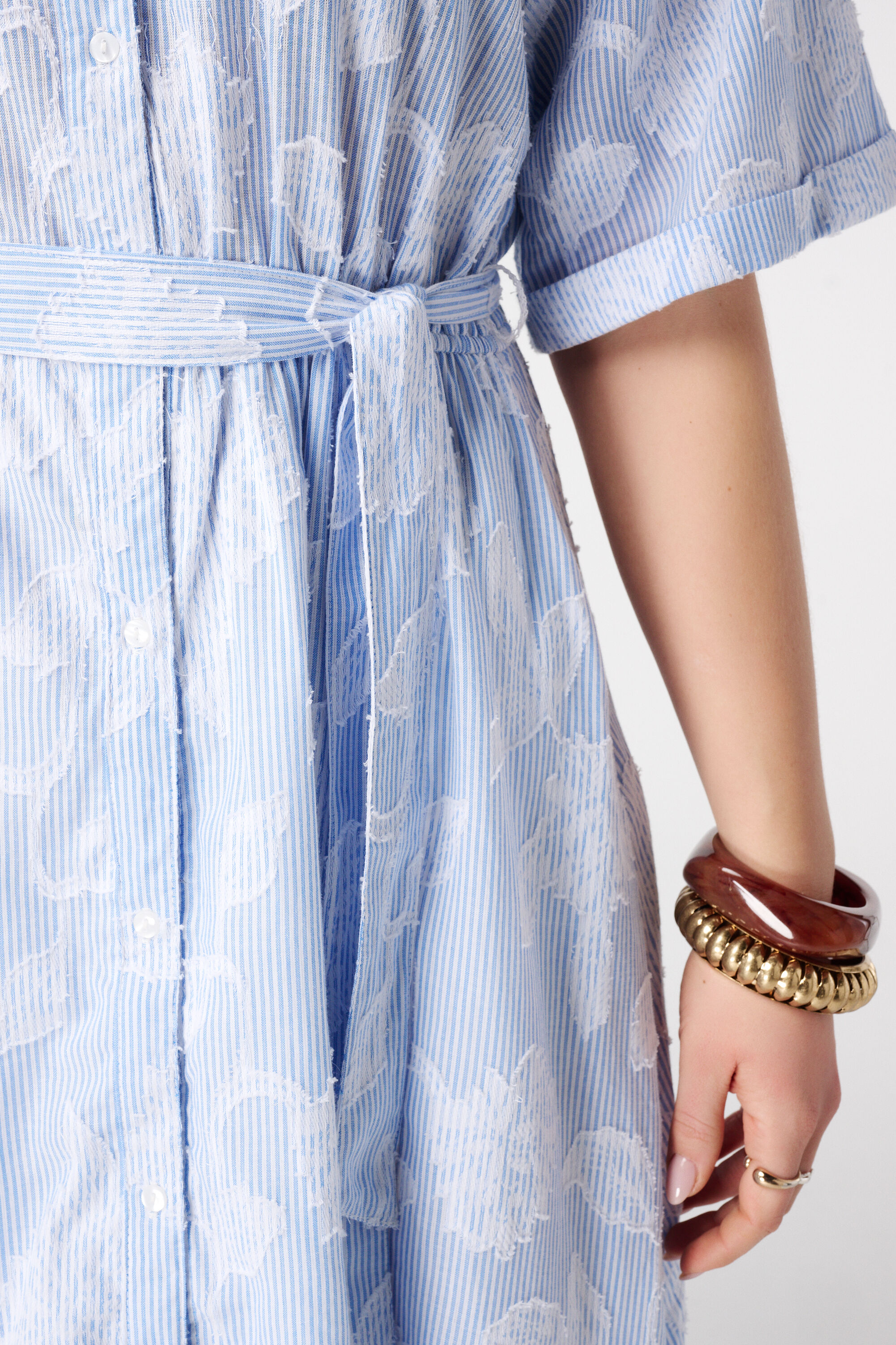 Gestreiftes Kleid mit Blumenmuster image number 5