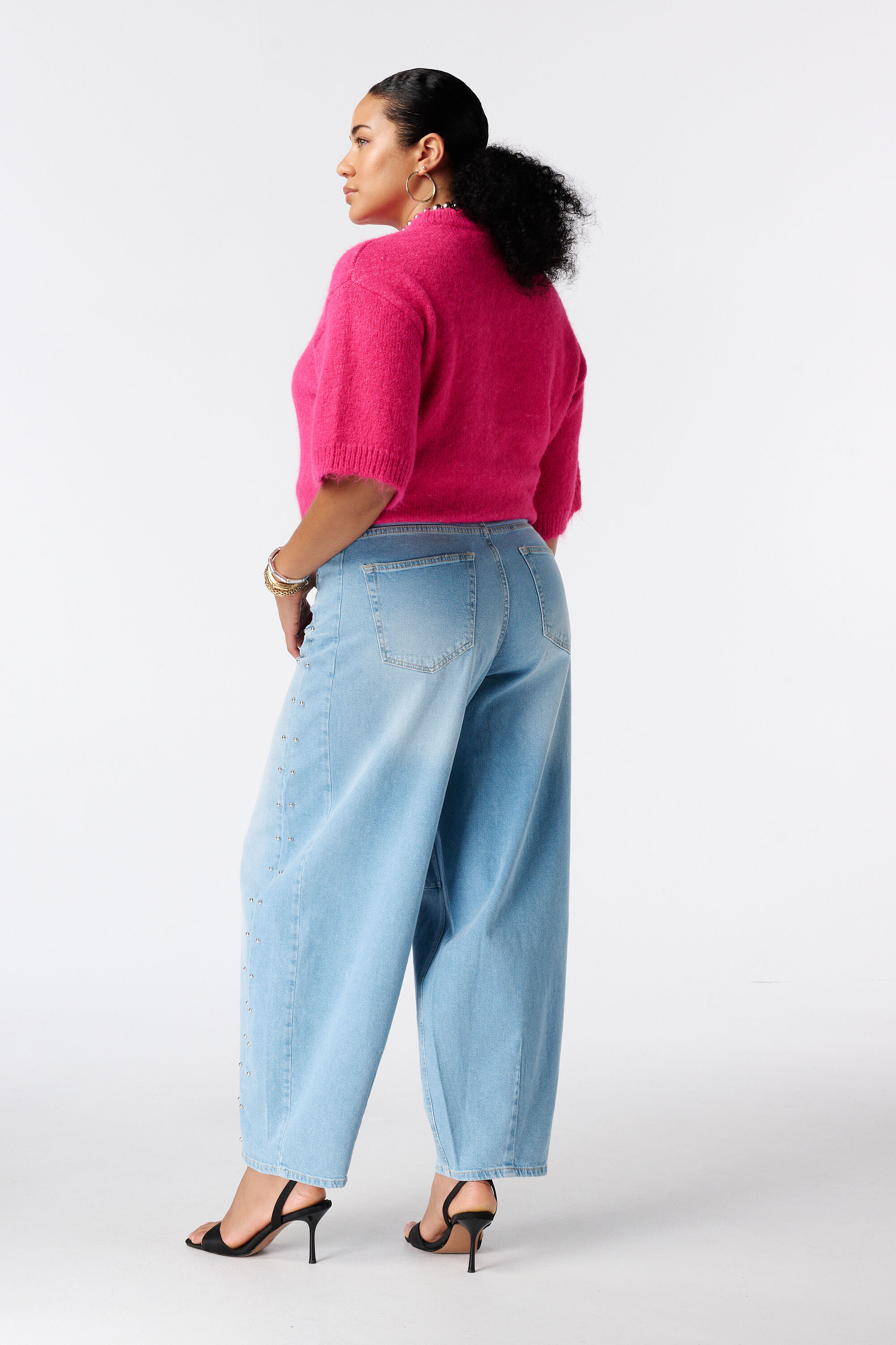Barrel Jeans mit Nieten image number 3