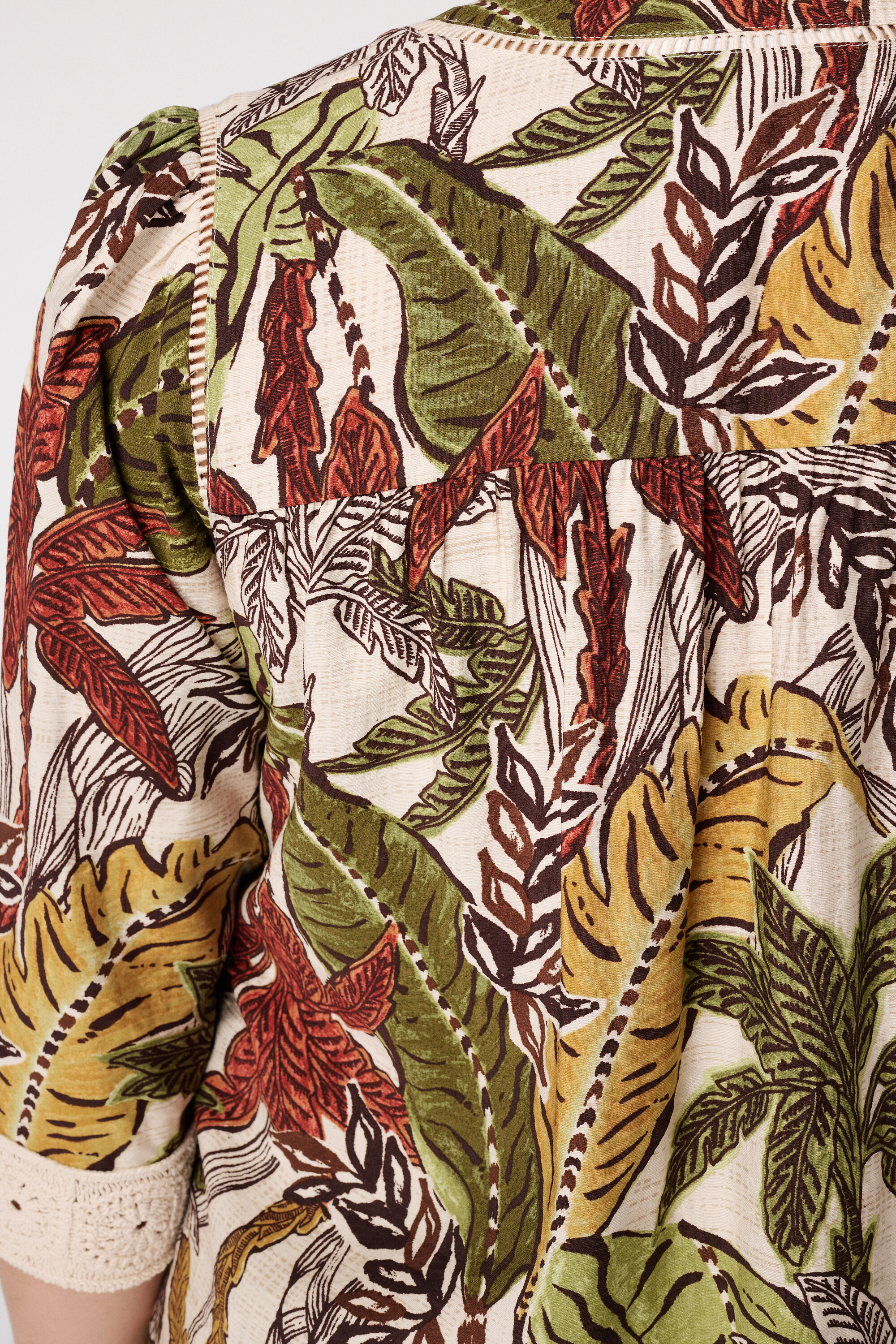 Bluse mit Spitzendetails image number 6