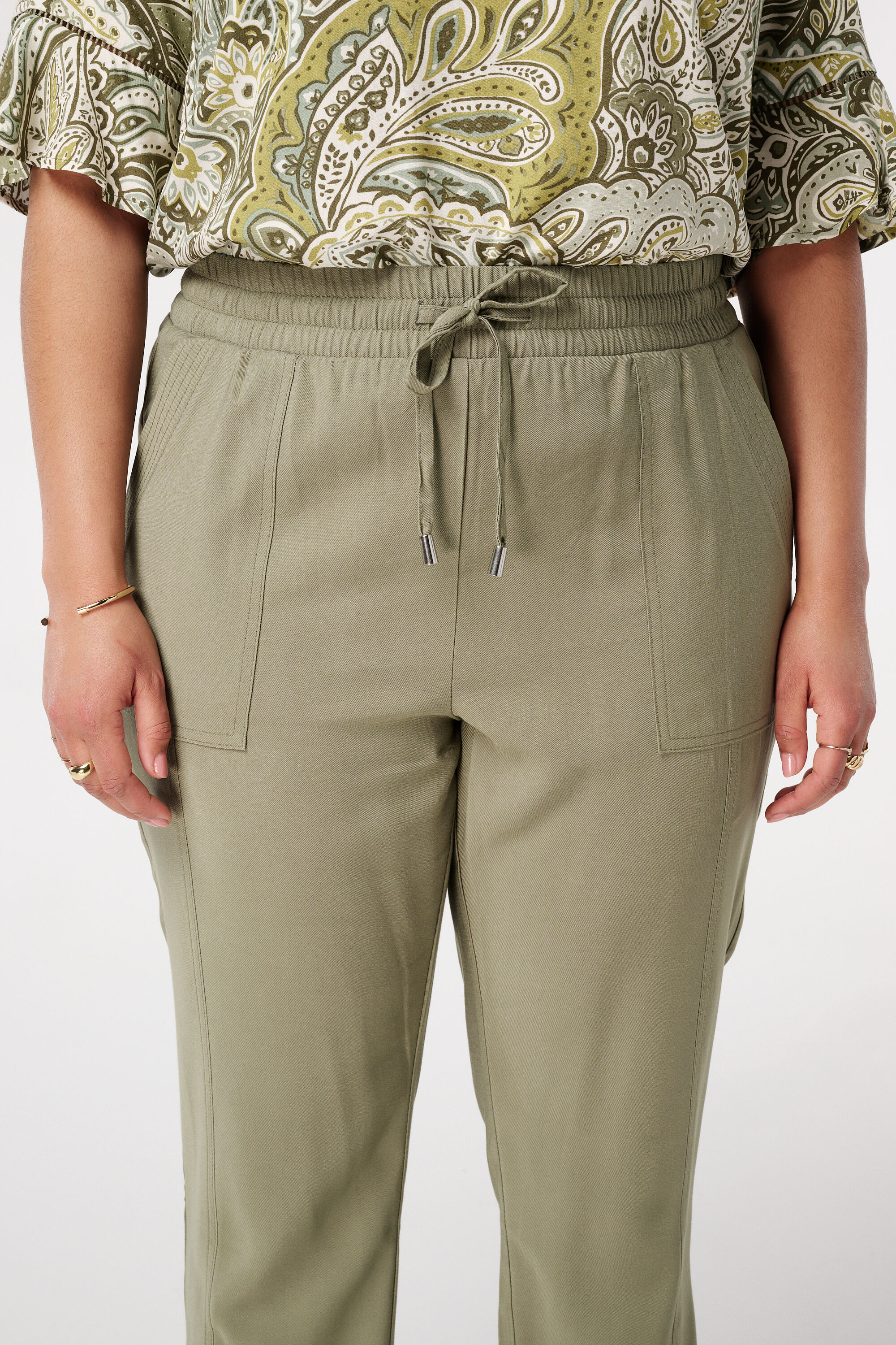 Hose mit elastischem Bund image number 4