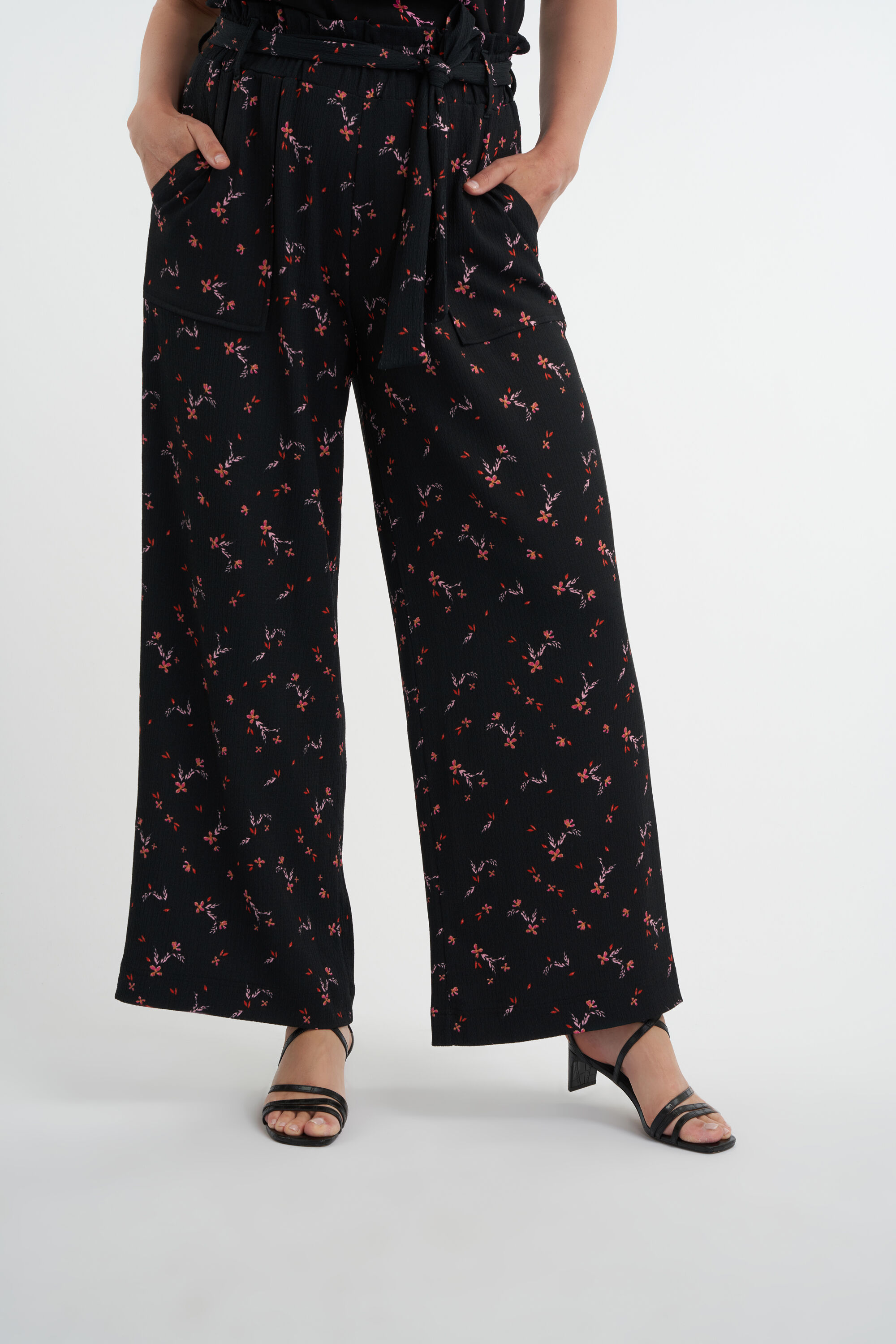 Weite Hose mit G&uuml;rtel image number 5