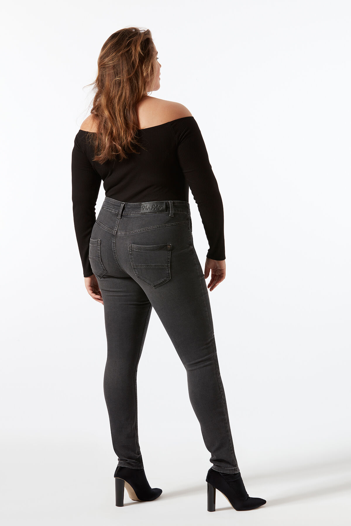 Magic Simplicity Skinny-Leg SHAPING Jeans image number 6