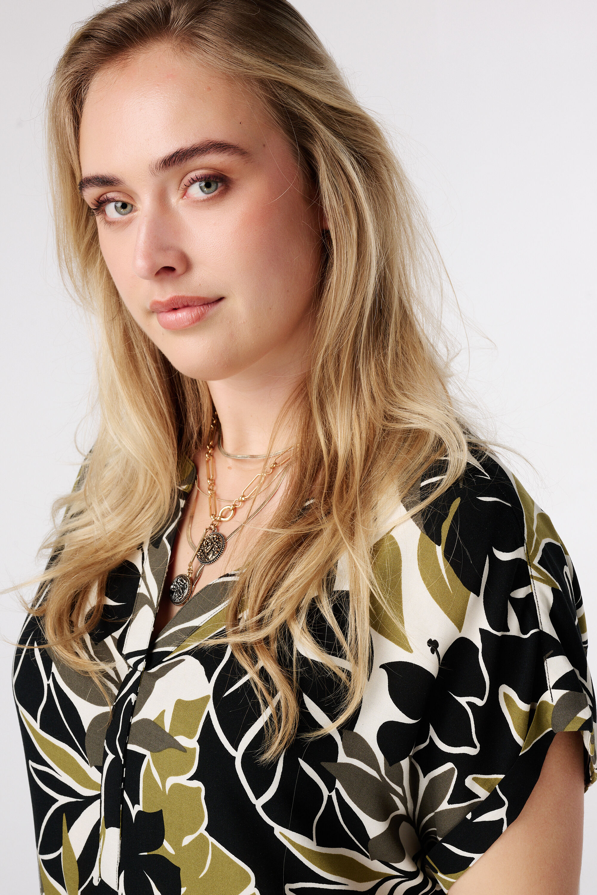 Kleid mit V Ausschnitt image number 4