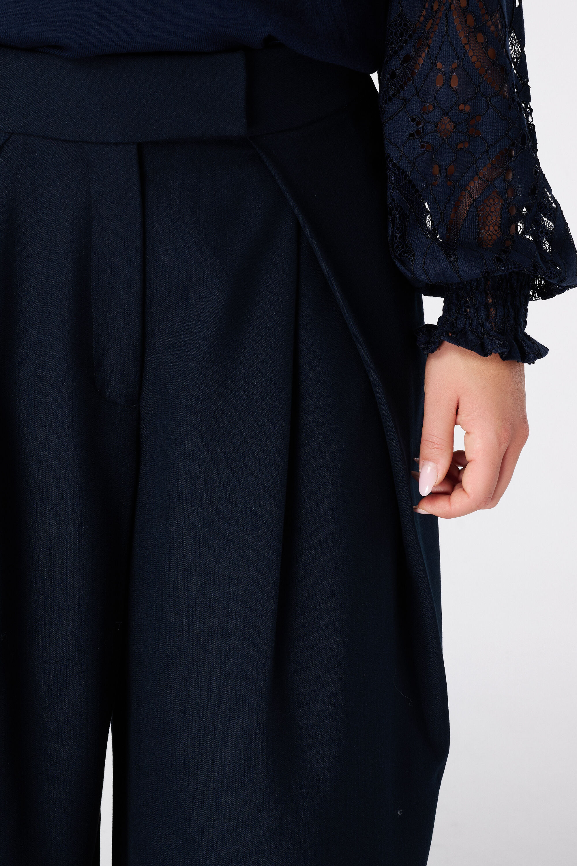 Wide Leg Stoffhose mit Falten image number 4