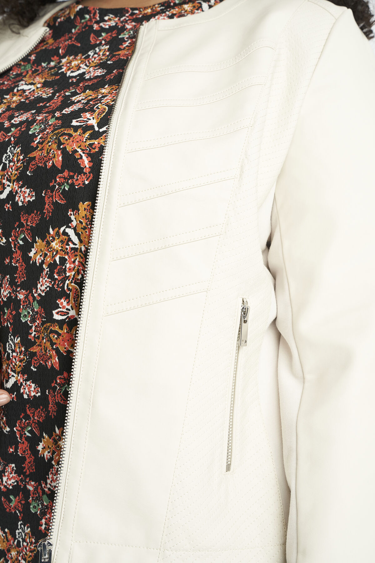 Biker-Jacke aus Kunstleder mit rundem Kragen image number 4