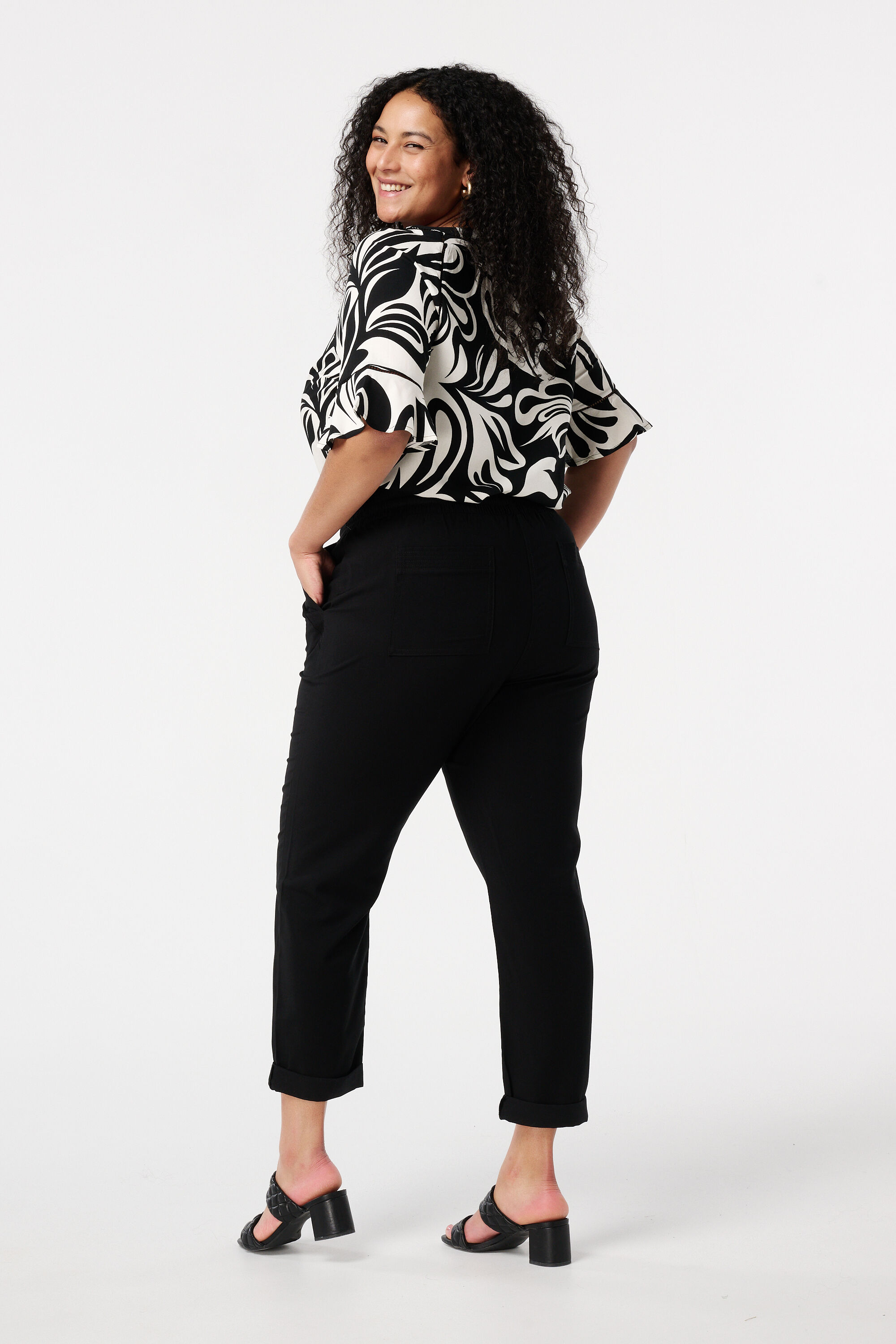 Hose mit elastischem Bund image number 3