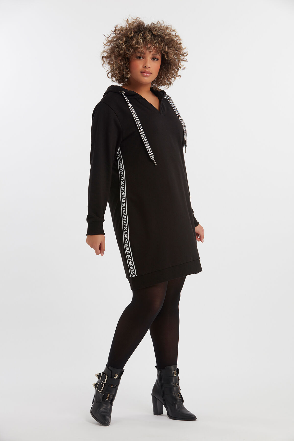 Sweater-Kleid mit sportivem Streifen  image number 4