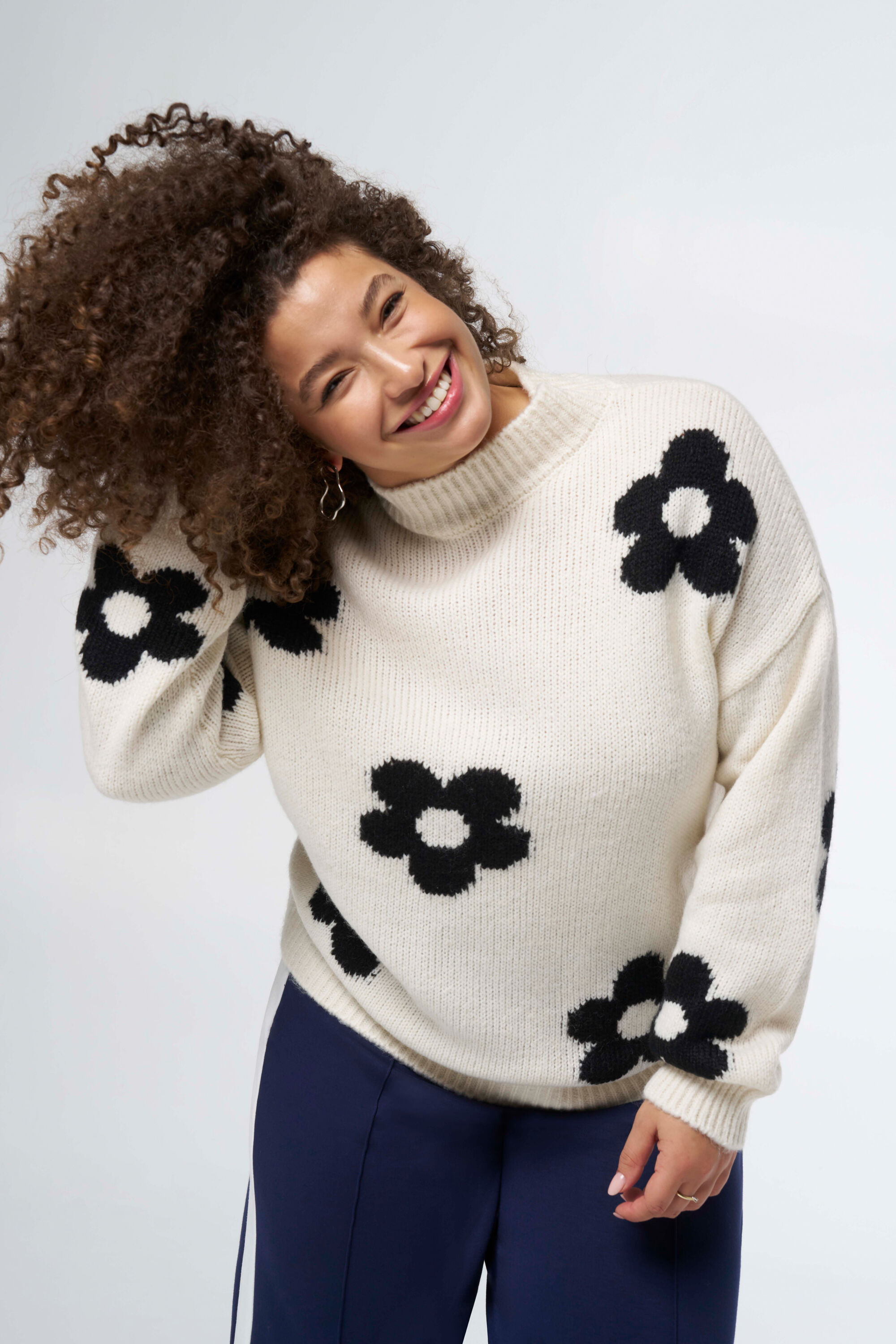 Strickpulli mit Blumen image number 5