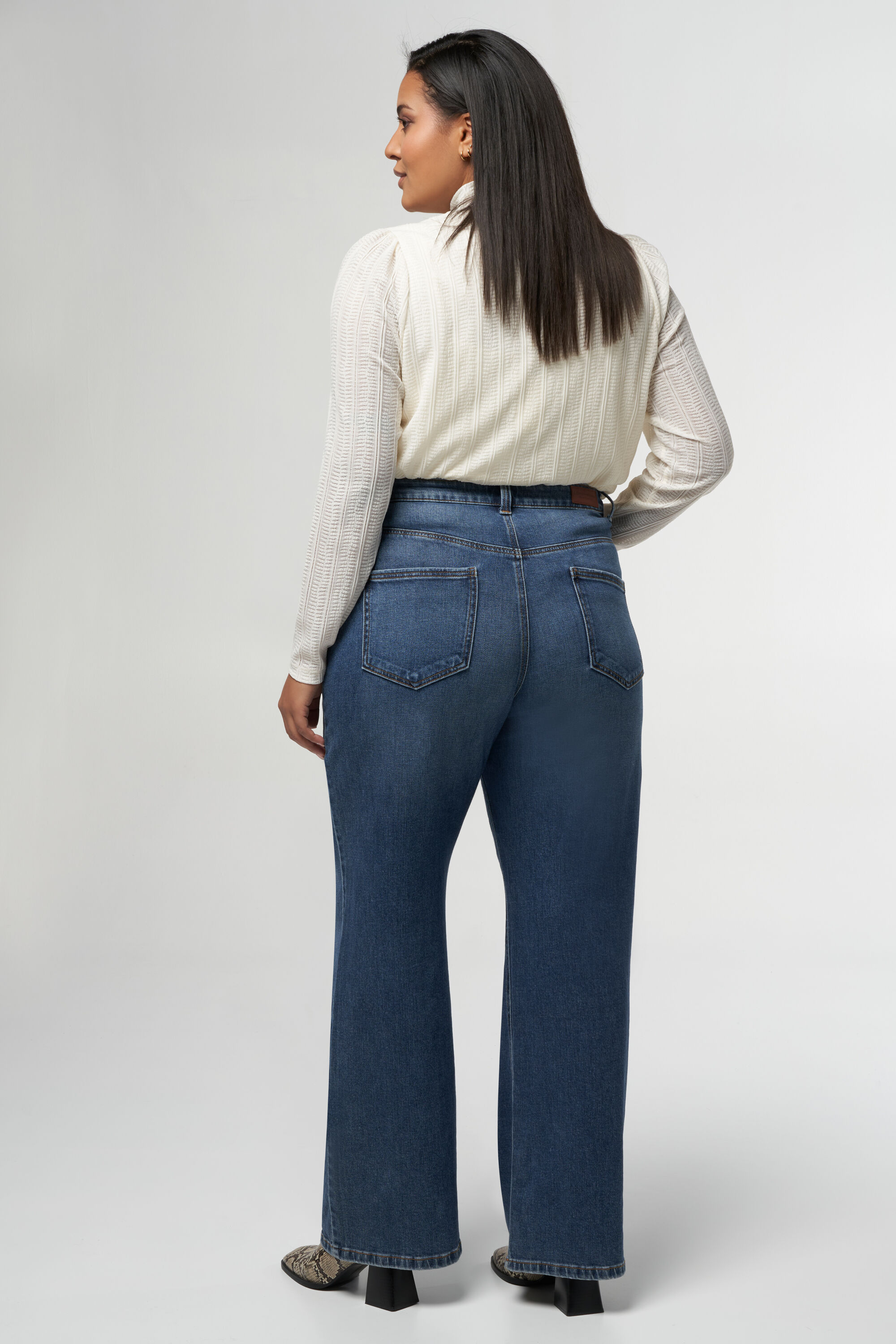 Jeans mit weitem Bein  image number 3