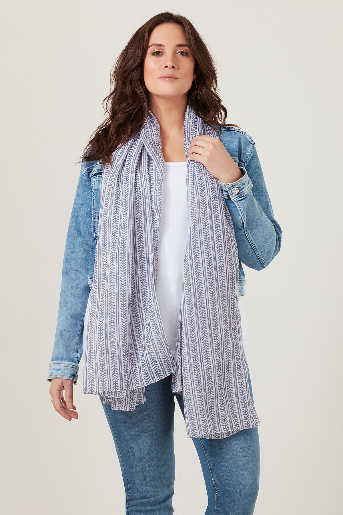 Schal mit Pailletten image number 0