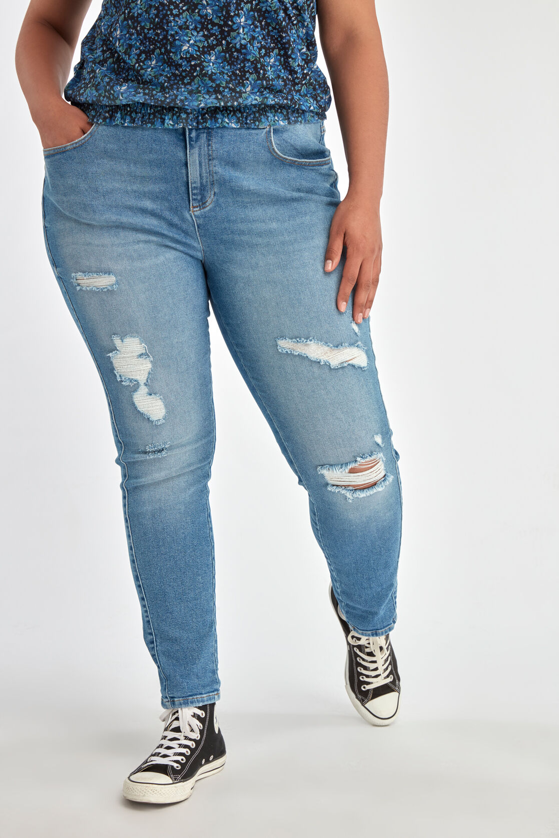 Jeans mit Used-Look image number 5