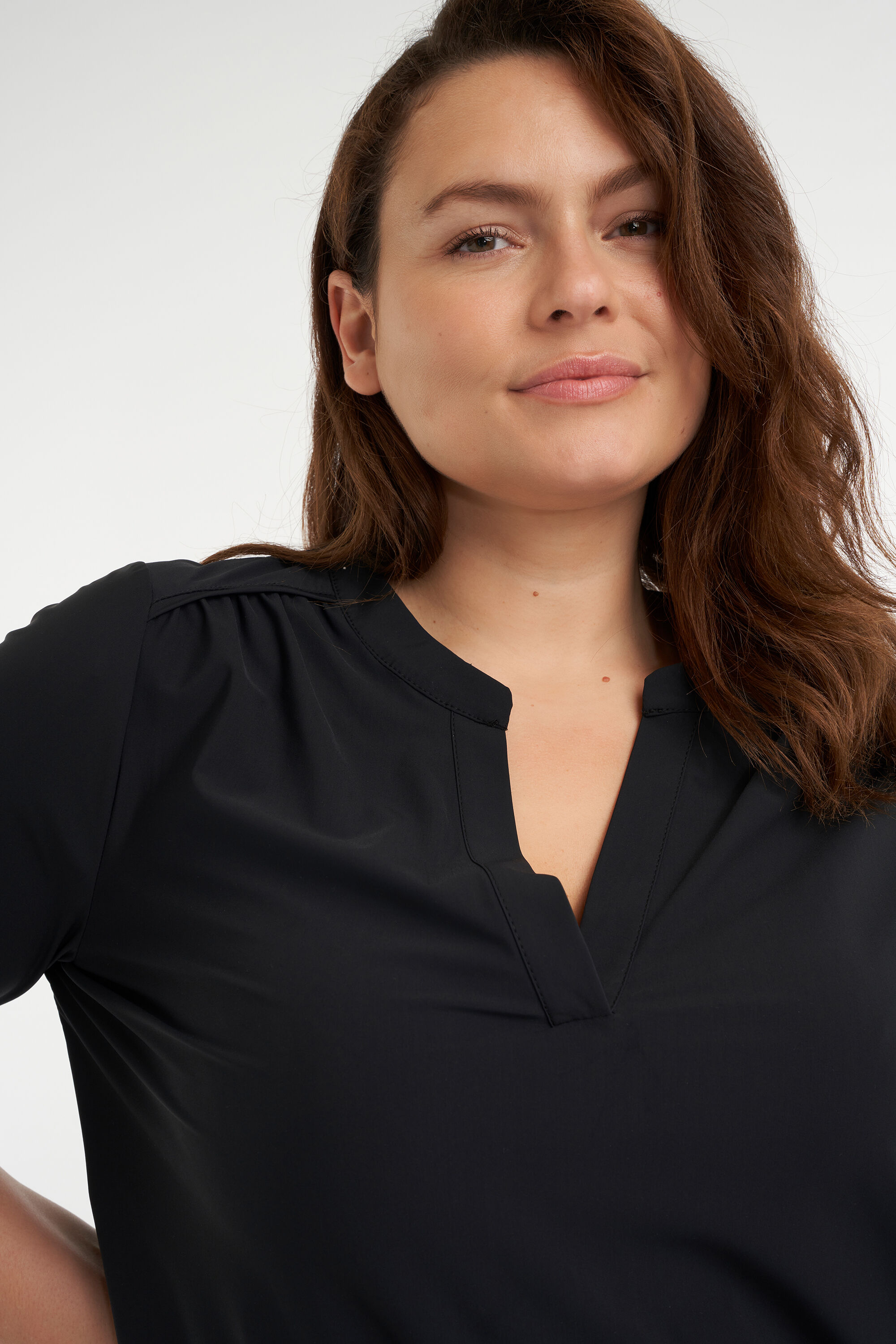 Kleid mit V-Ausschnitt image number 5