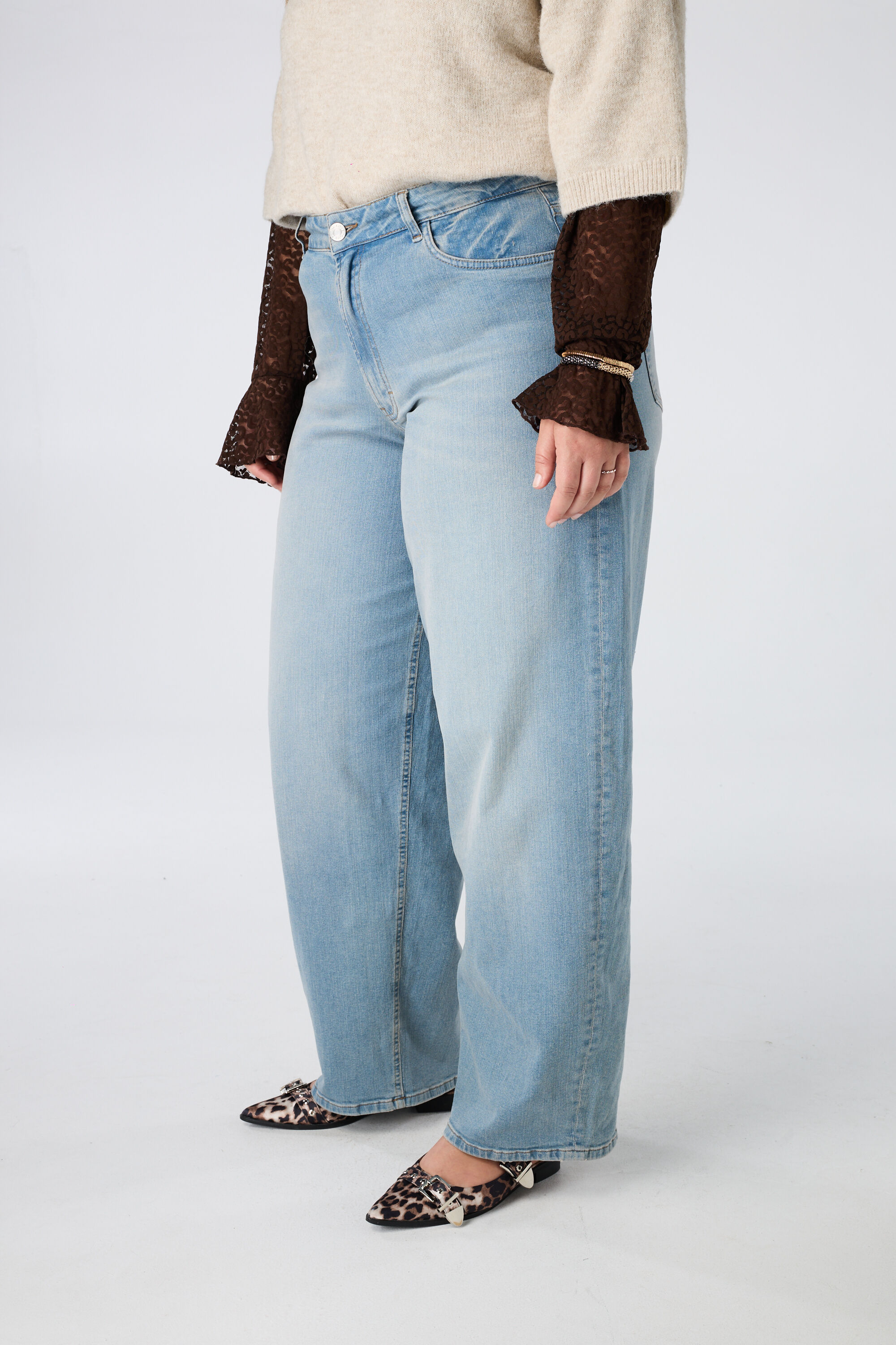 Barrel Jeans image number 5
