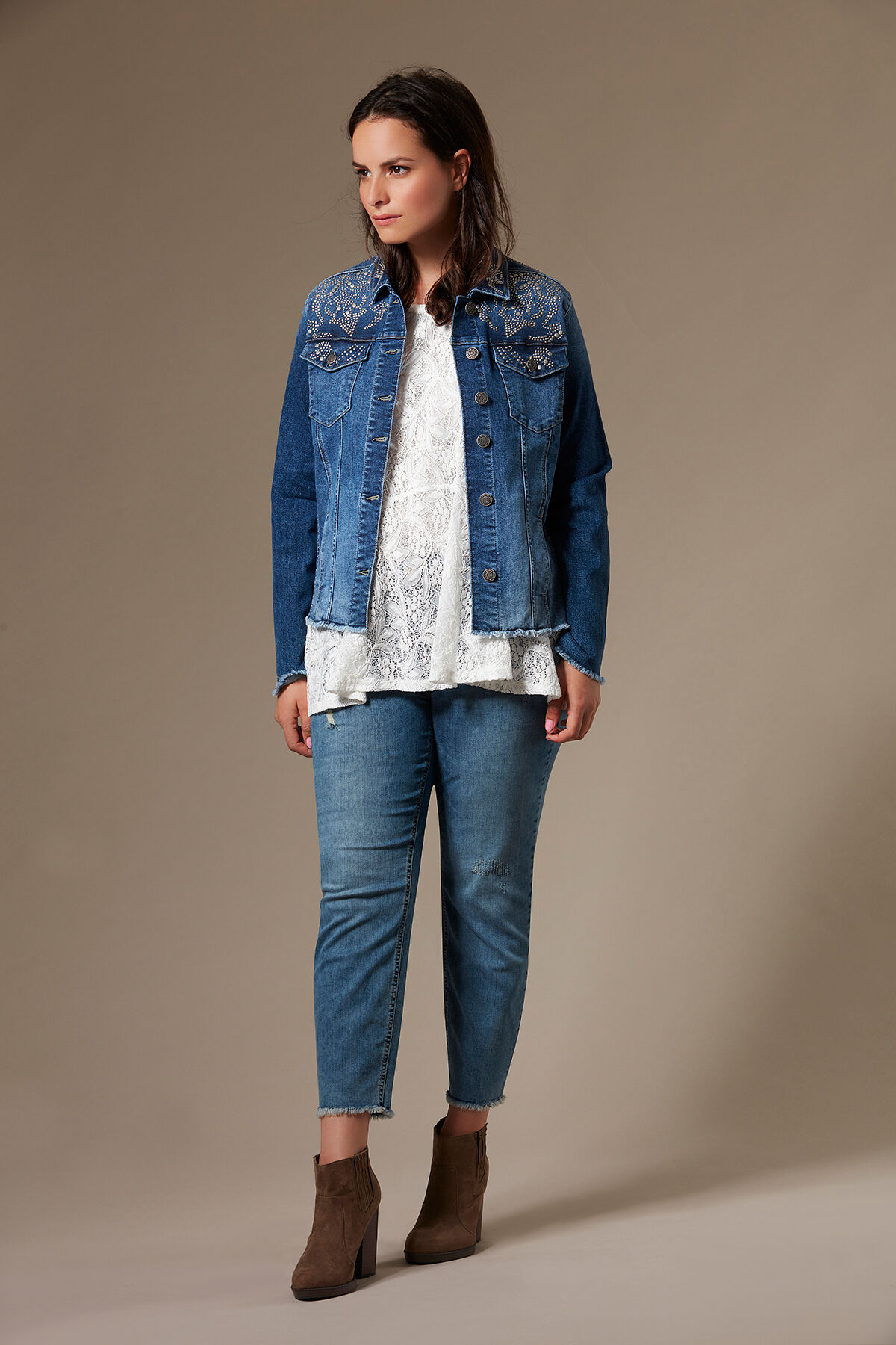 Jeans mit ausgefranstem Saum image number 5