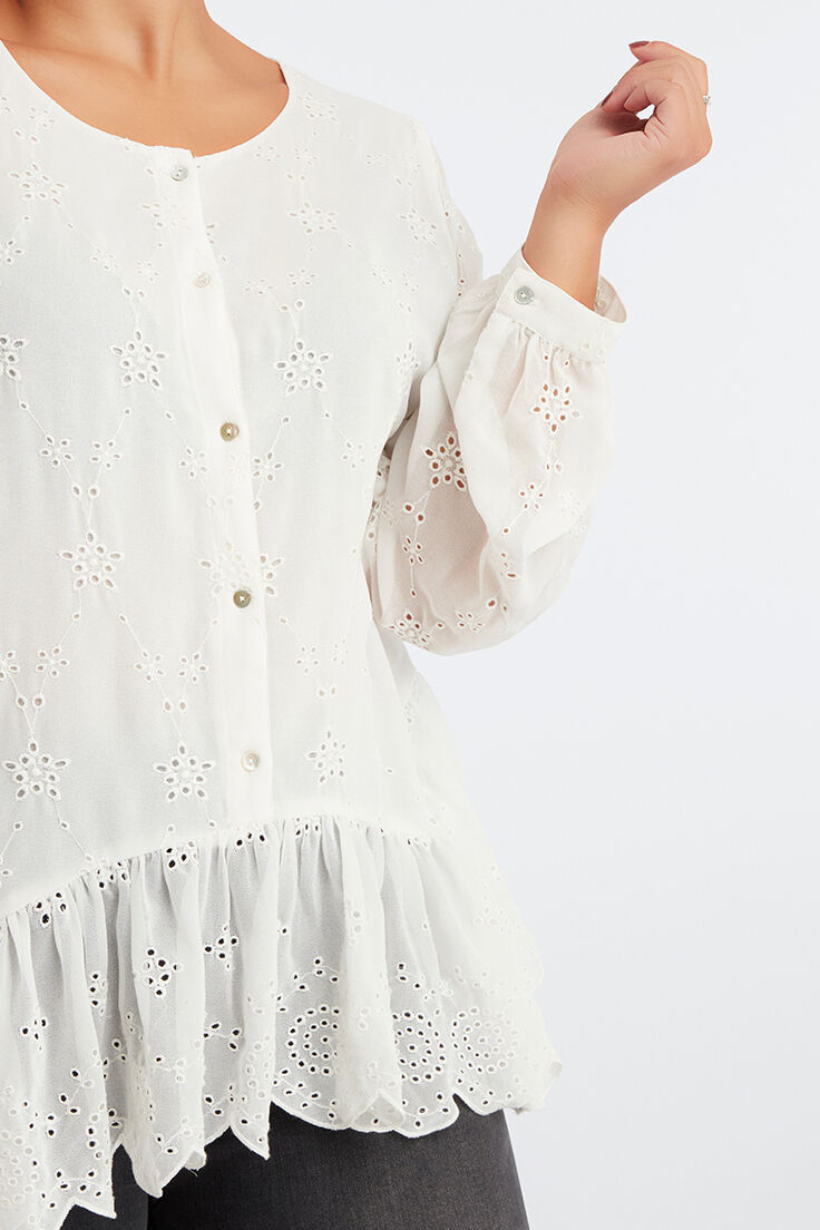 Bluse mit Stickereien image number 6