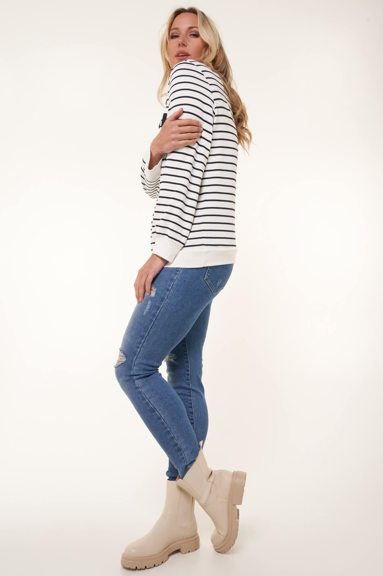 Gestreifter Pullover mit Artwork image number 7