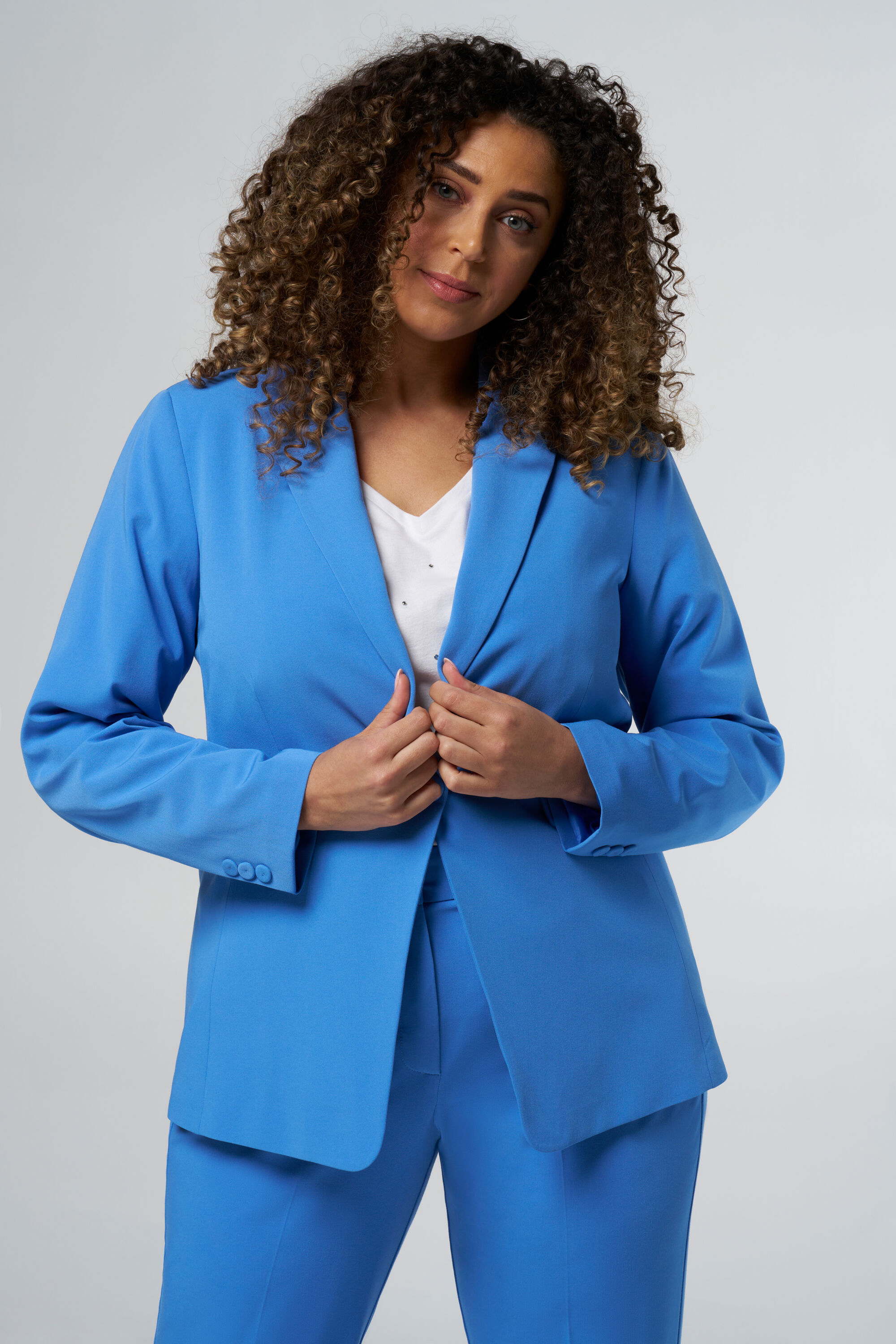 Taillierter Blazer mit Stretch image number 6