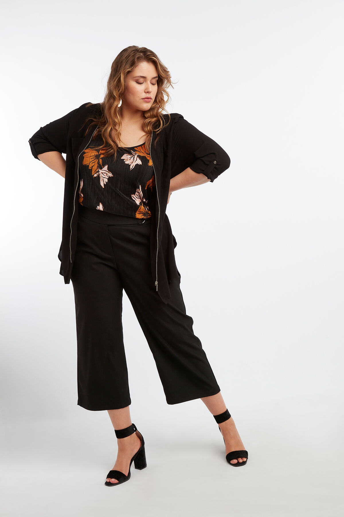 Plissee-Top mit Blumen-Motiv image number 7