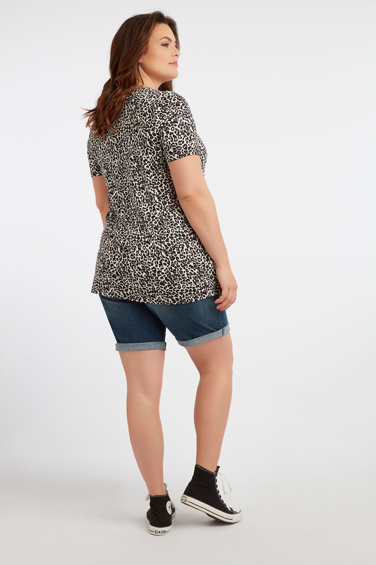 T-Shirt mit V-Schlitz und gekreuzten Riemen image number 3