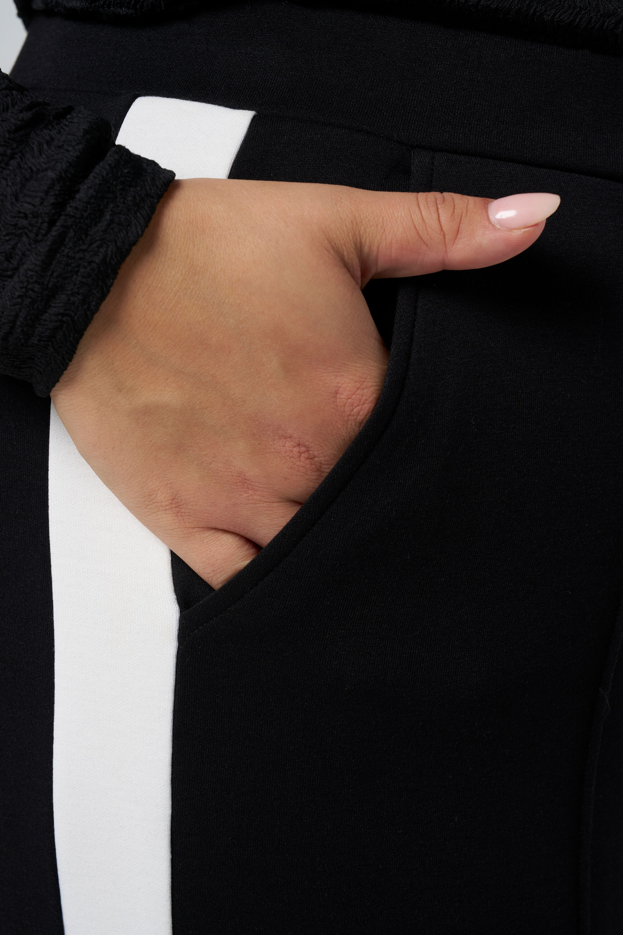 Sportliche Hose image number 4